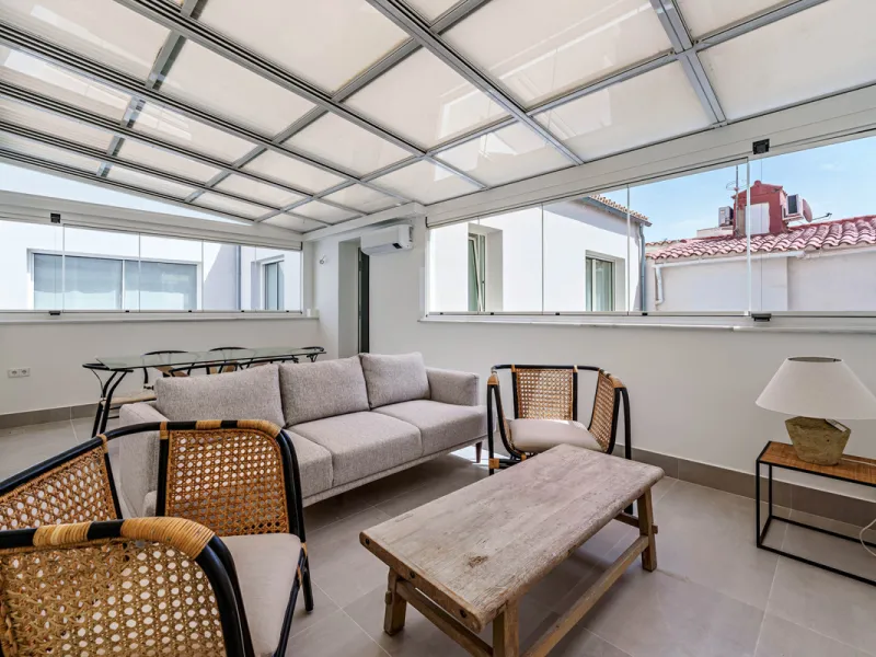 This stunning penthouse is located in a charming four-storey building constructed in 2021, right in the heart of Malaga's Historic Centre. With 122 m² of built area and two terraces totaling 52 m², the property boasts a sleek contemporary design and high-
