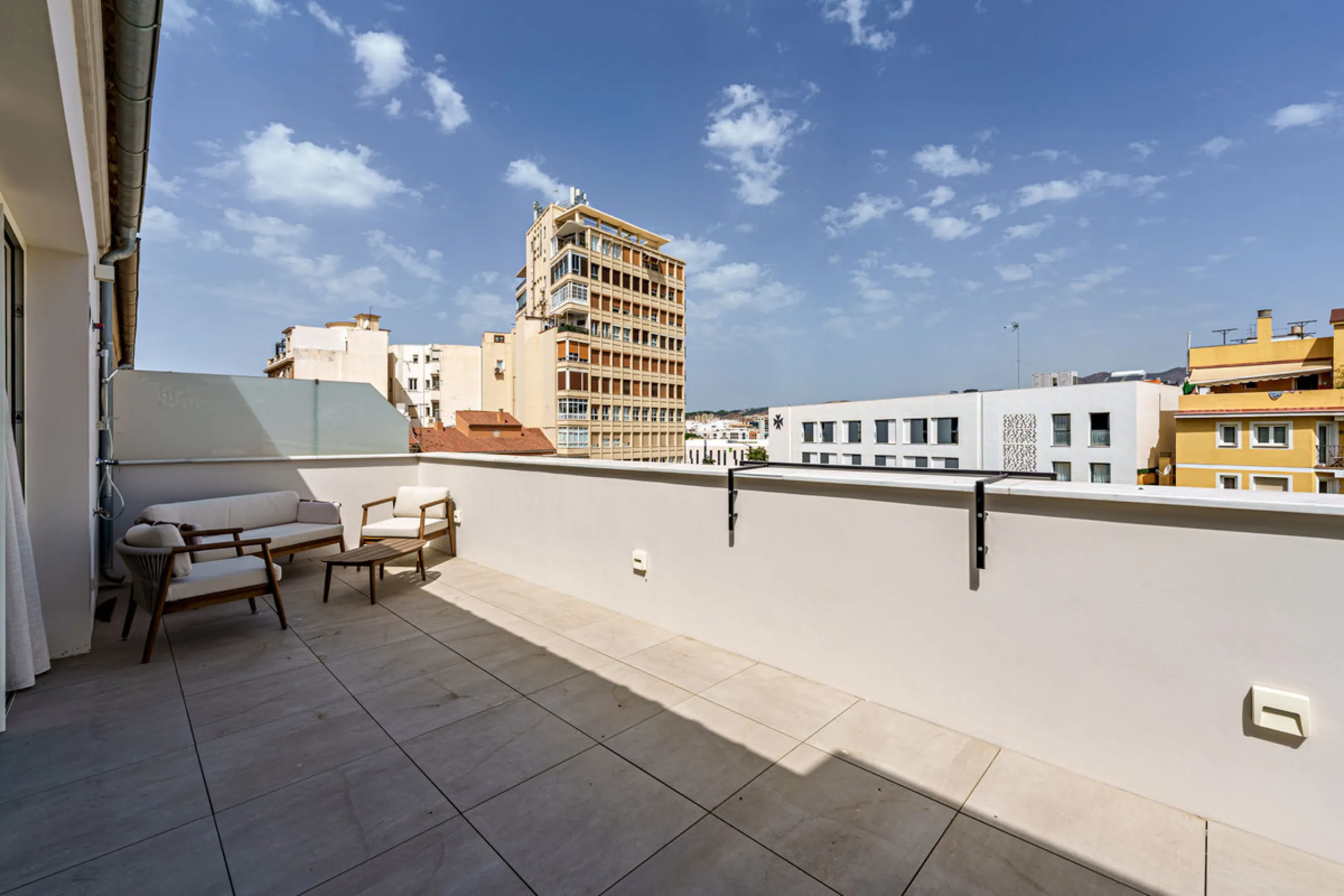 This stunning penthouse is located in a charming four-storey building constructed in 2021, right in the heart of Malaga's Historic Centre. With 122 m² of built area and two terraces totaling 52 m², the property boasts a sleek contemporary design and high-