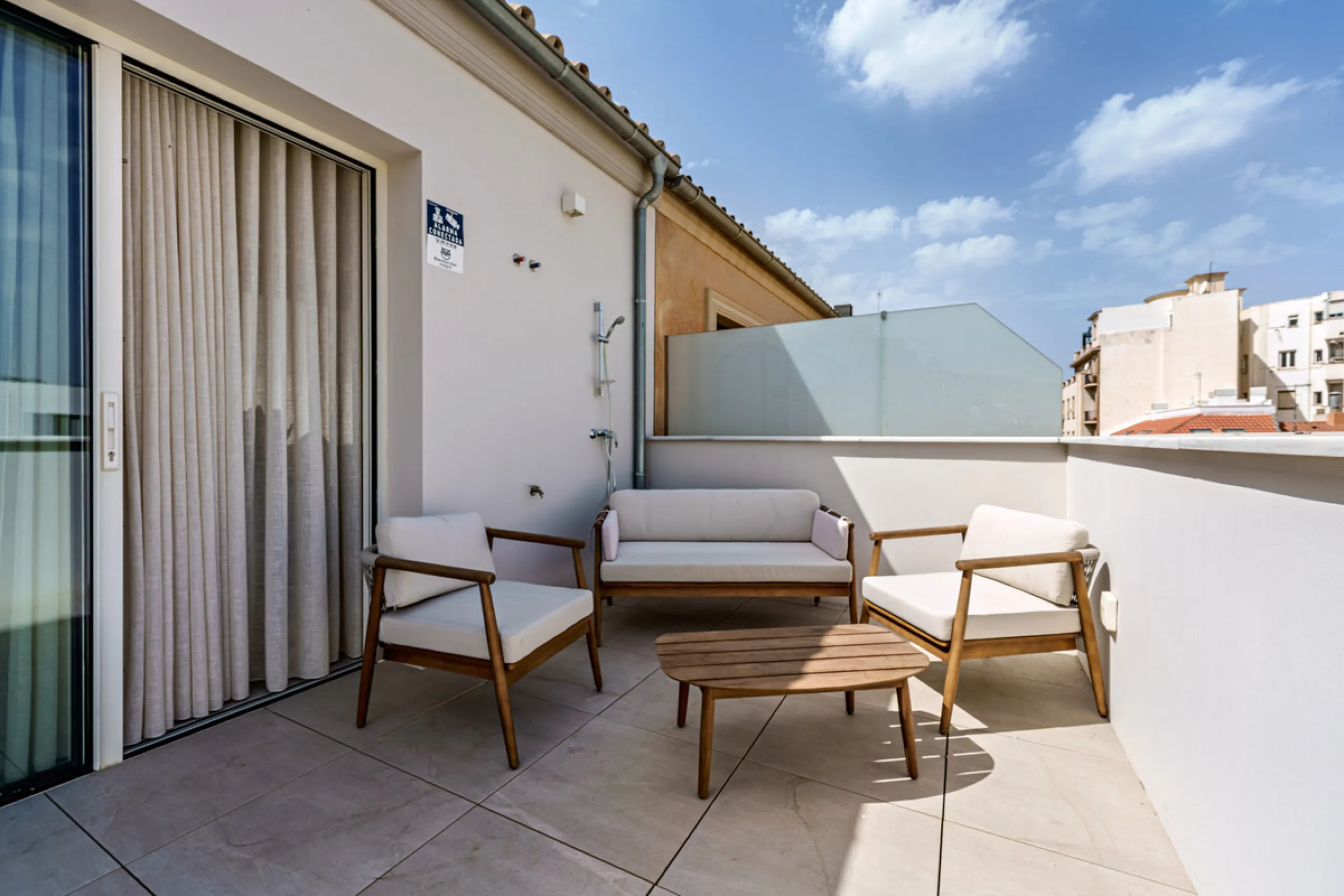 This stunning penthouse is located in a charming four-storey building constructed in 2021, right in the heart of Malaga's Historic Centre. With 122 m² of built area and two terraces totaling 52 m², the property boasts a sleek contemporary design and high-