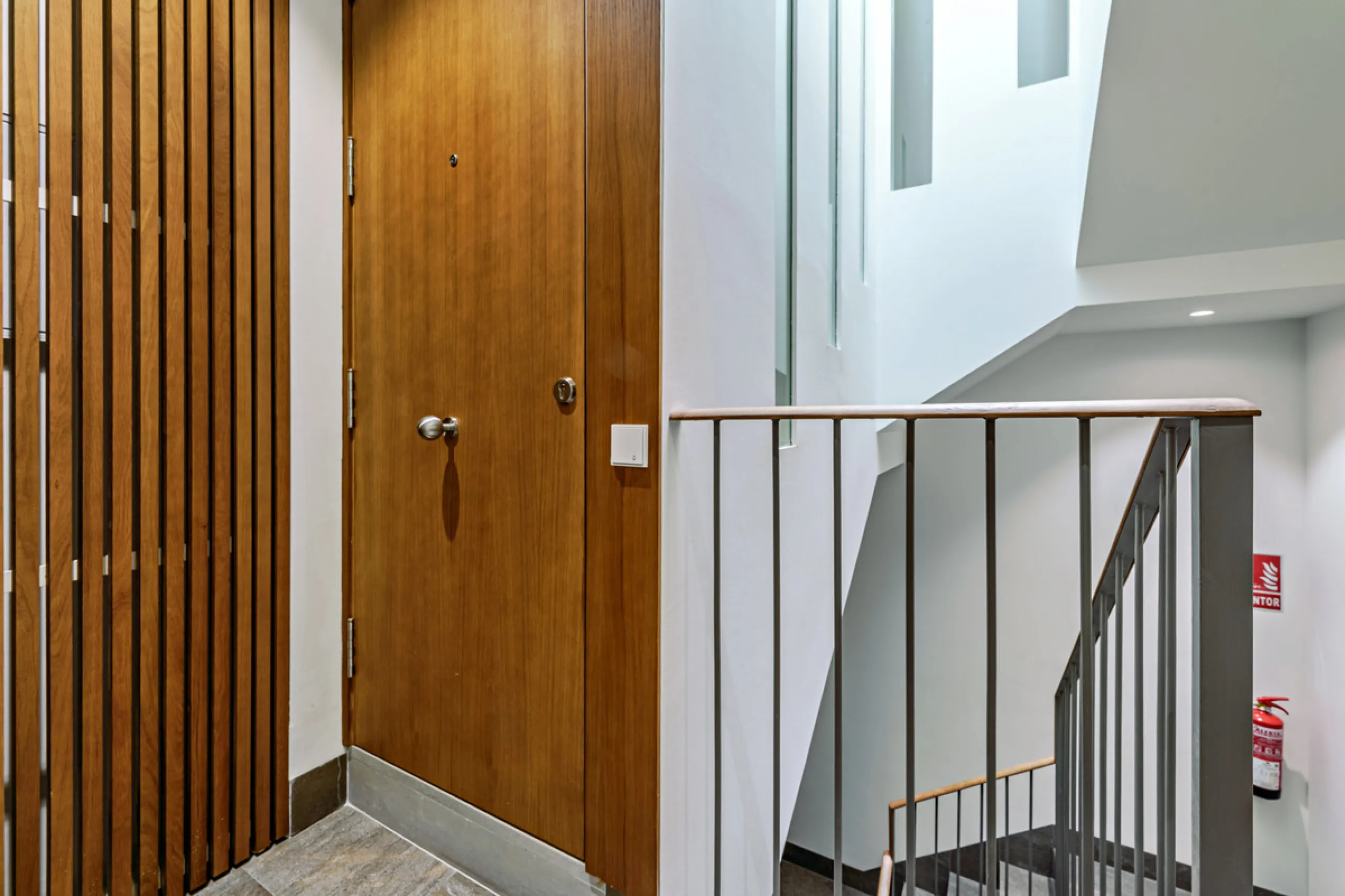 This stunning penthouse is located in a charming four-storey building constructed in 2021, right in the heart of Malaga's Historic Centre. With 122 m² of built area and two terraces totaling 52 m², the property boasts a sleek contemporary design and high-