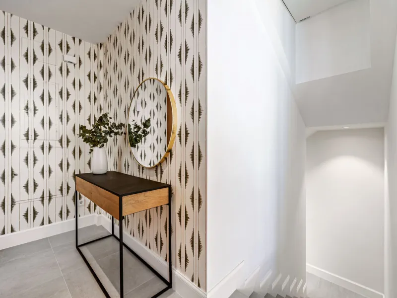 This stunning penthouse is located in a charming four-storey building constructed in 2021, right in the heart of Malaga's Historic Centre. With 122 m² of built area and two terraces totaling 52 m², the property boasts a sleek contemporary design and high-
