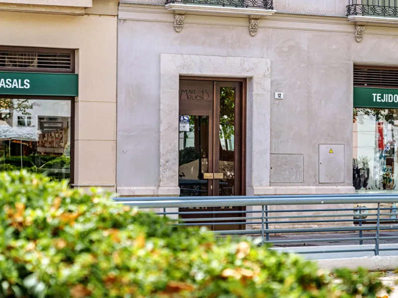 This stunning penthouse is located in a charming four-storey building constructed in 2021, right in the heart of Malaga's Historic Centre. With 122 m² of built area and two terraces totaling 52 m², the property boasts a sleek contemporary design and high-