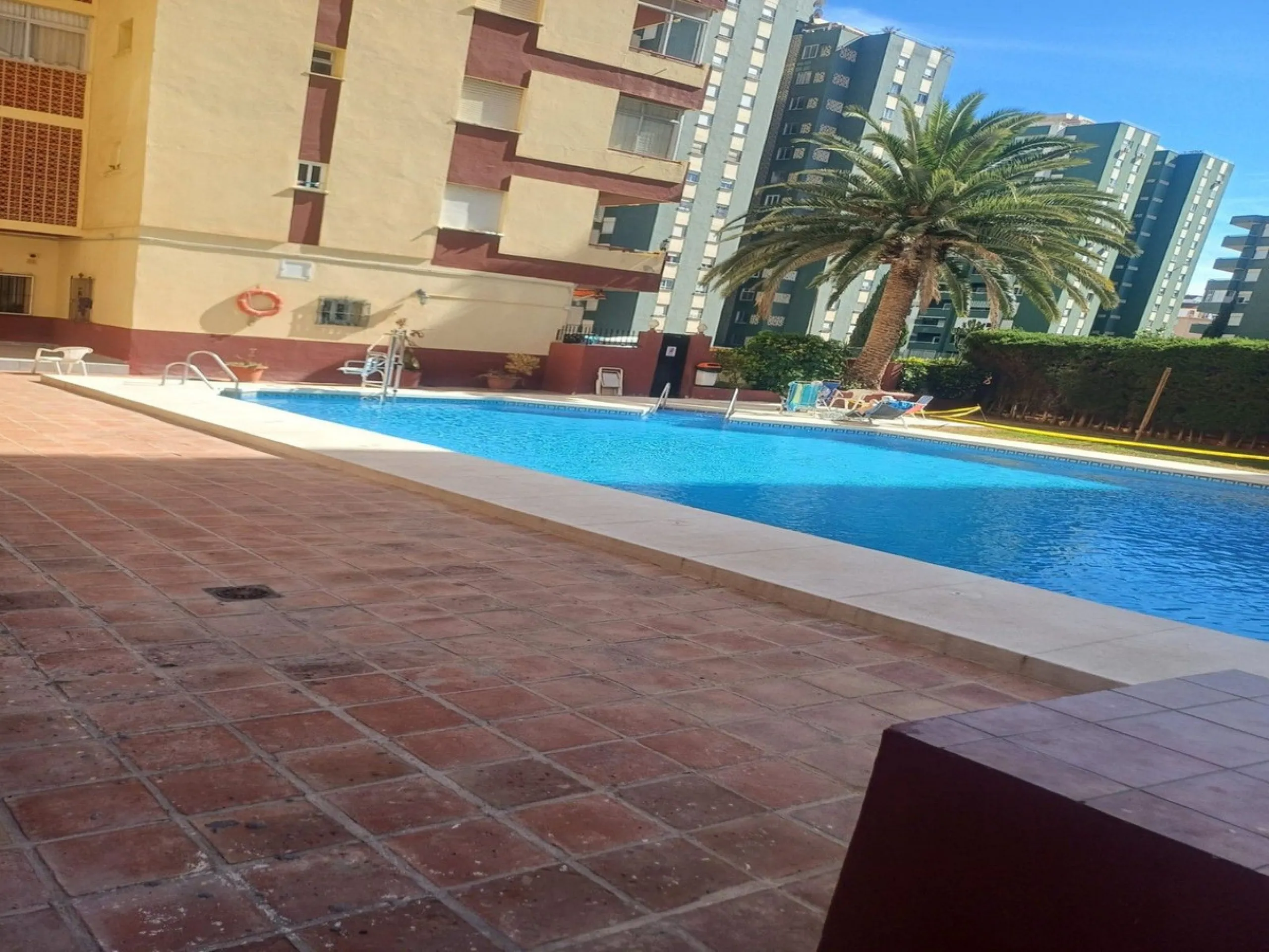 Apartment - Middle Floor Apartment в продаже в Fuengirola, Málaga. В доме 3 спален и 2 ванных комнат. Площадь дома 109 м²