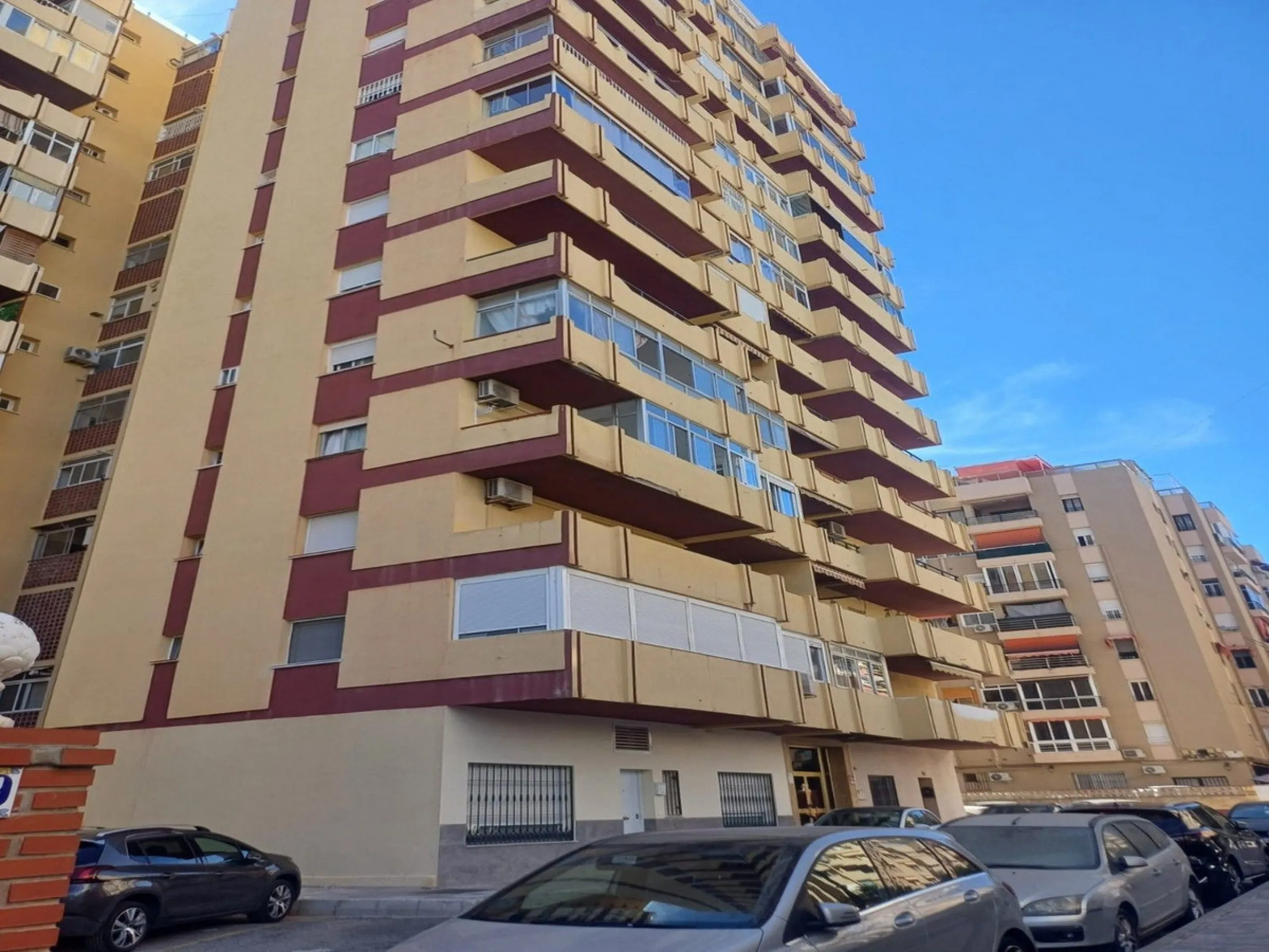 Apartment - Middle Floor Apartment в продаже в Fuengirola, Málaga. В доме 3 спален и 2 ванных комнат. Площадь дома 109 м²
