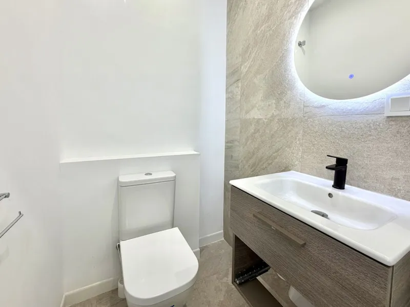 Welcome home to your own oasis on the third floor in Fuengirola! Here you'll find a bright and well-planned two-bedroom apartment (no lift), with access to a spacious shared rooftop terrace. The location is hard to beat, with just 600 meters from the beac