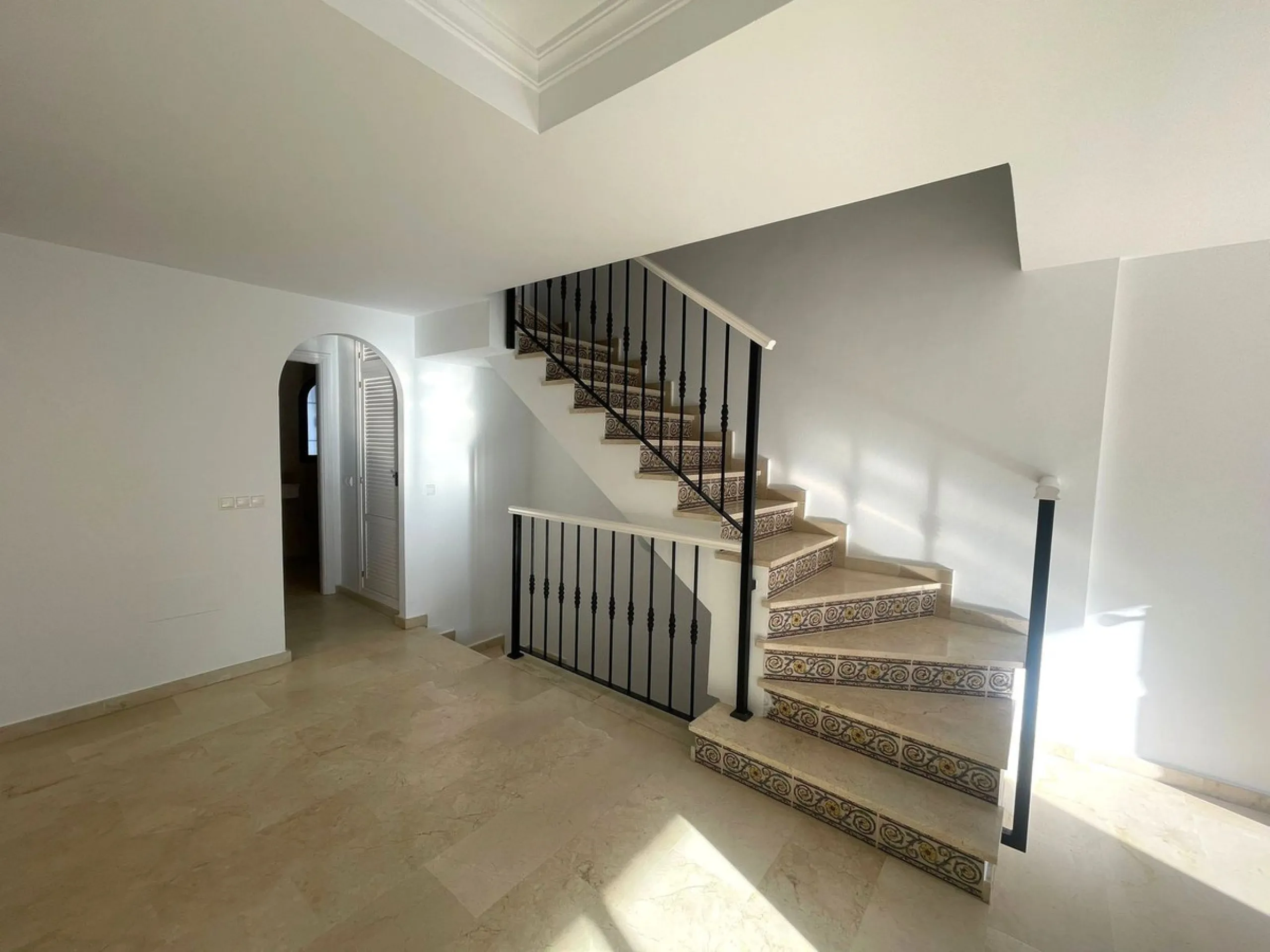 Townhouse with Garden, Terraces, Triple Garage and Communal Pool