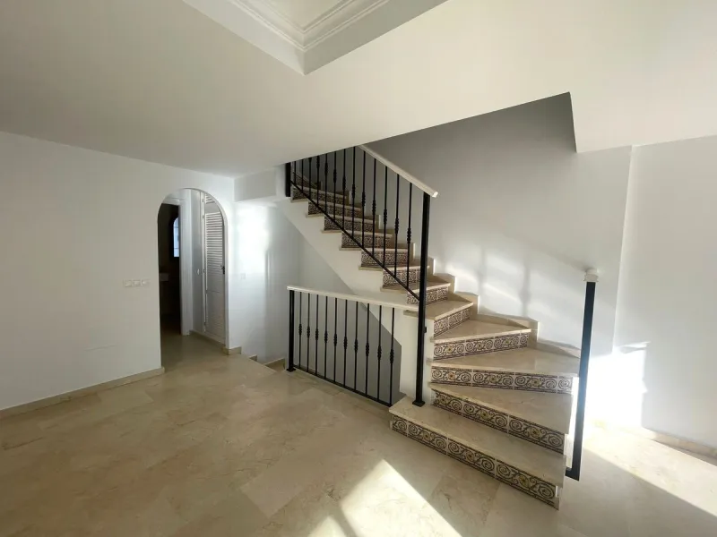 Townhouse with Garden, Terraces, Triple Garage and Communal Pool