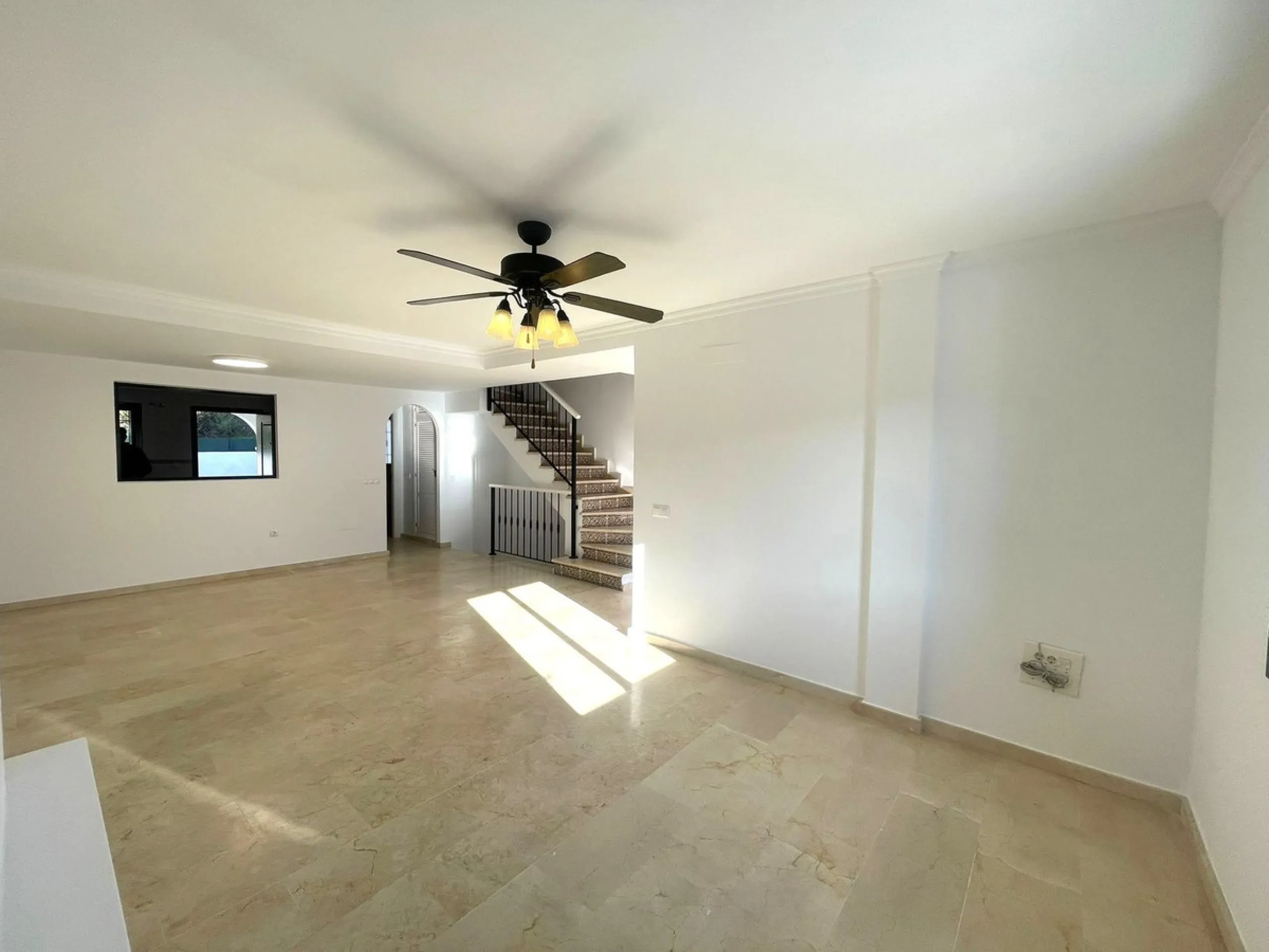 Townhouse with Garden, Terraces, Triple Garage and Communal Pool