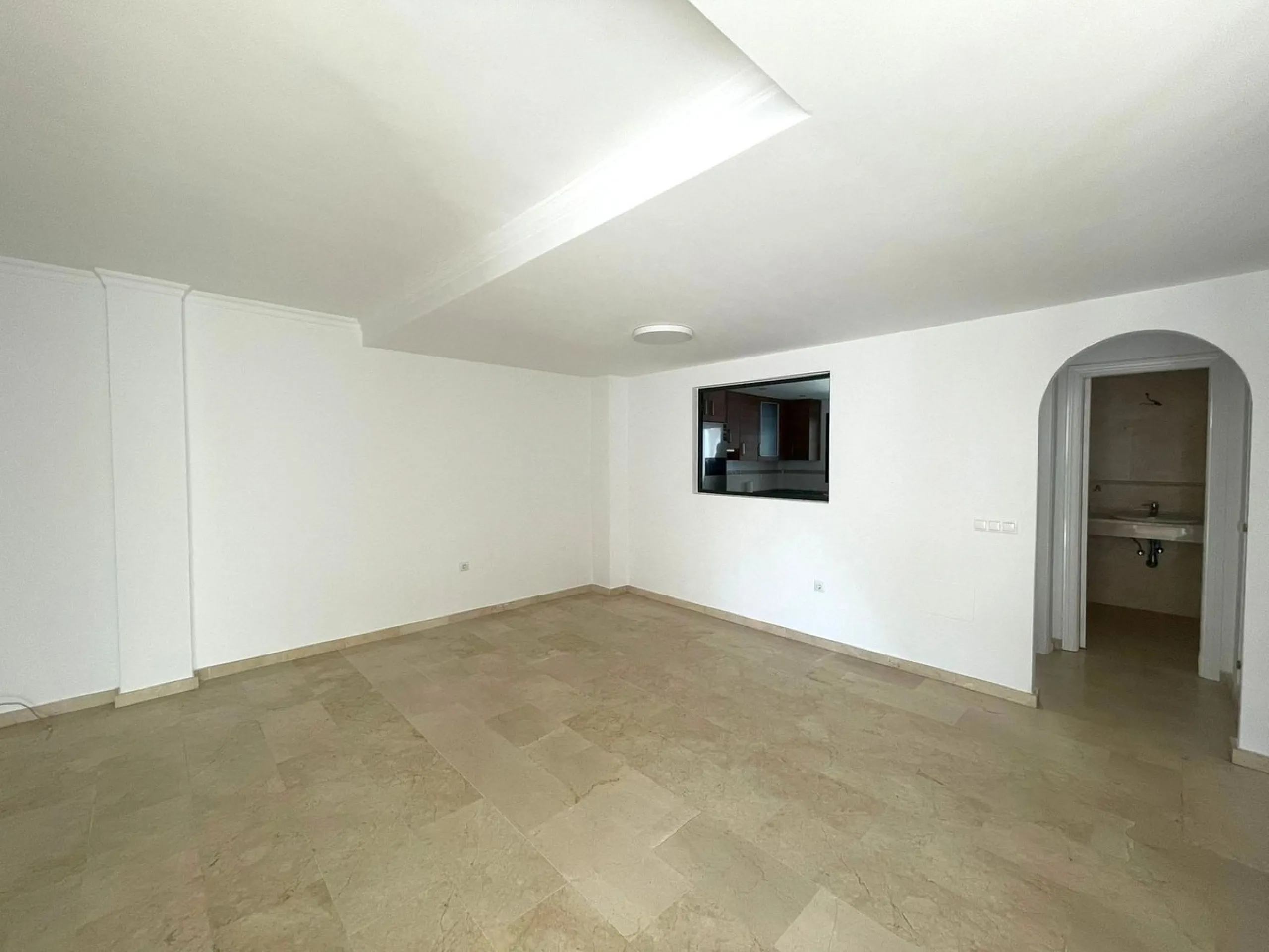 Townhouse with Garden, Terraces, Triple Garage and Communal Pool