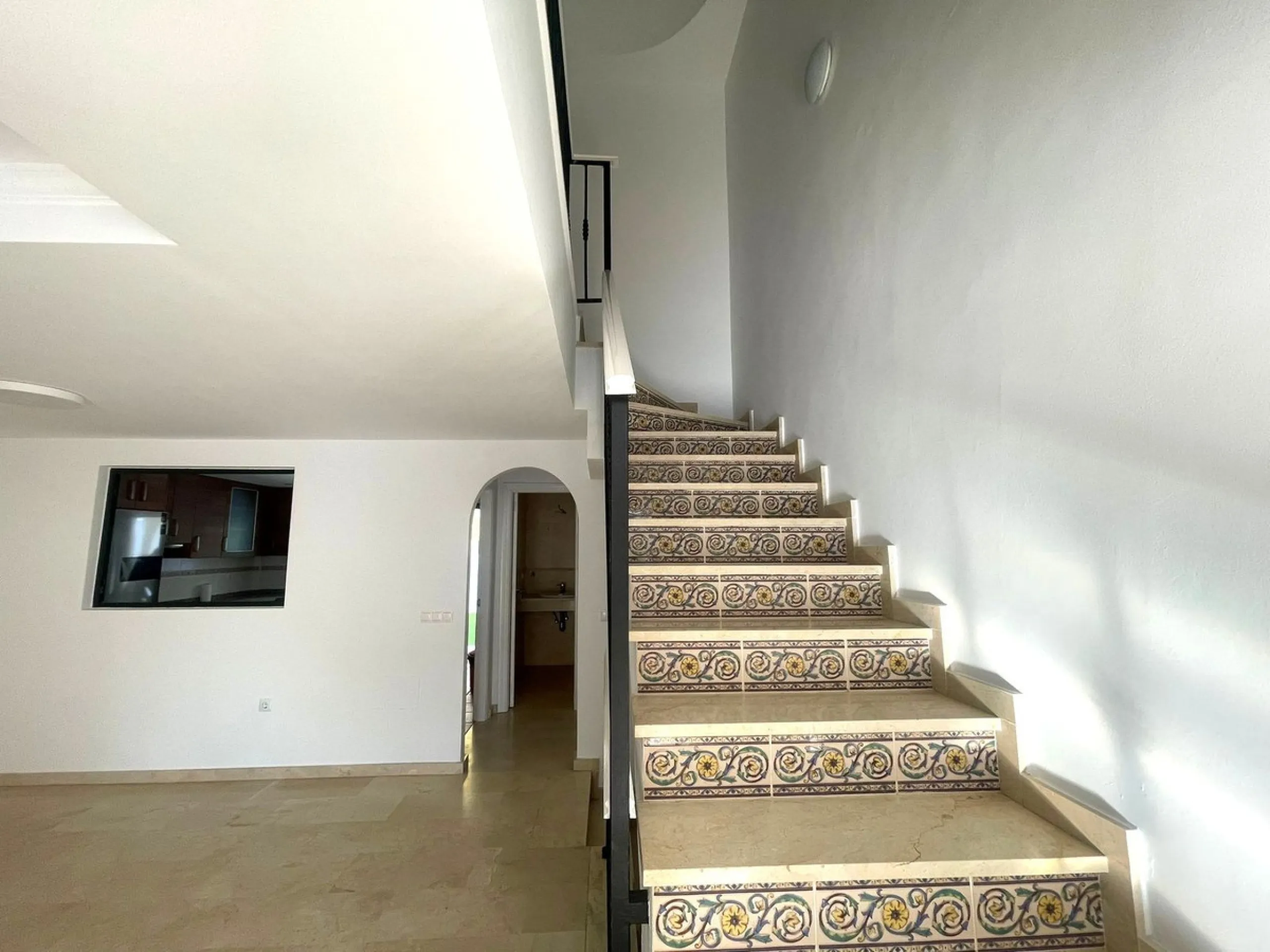 Townhouse with Garden, Terraces, Triple Garage and Communal Pool