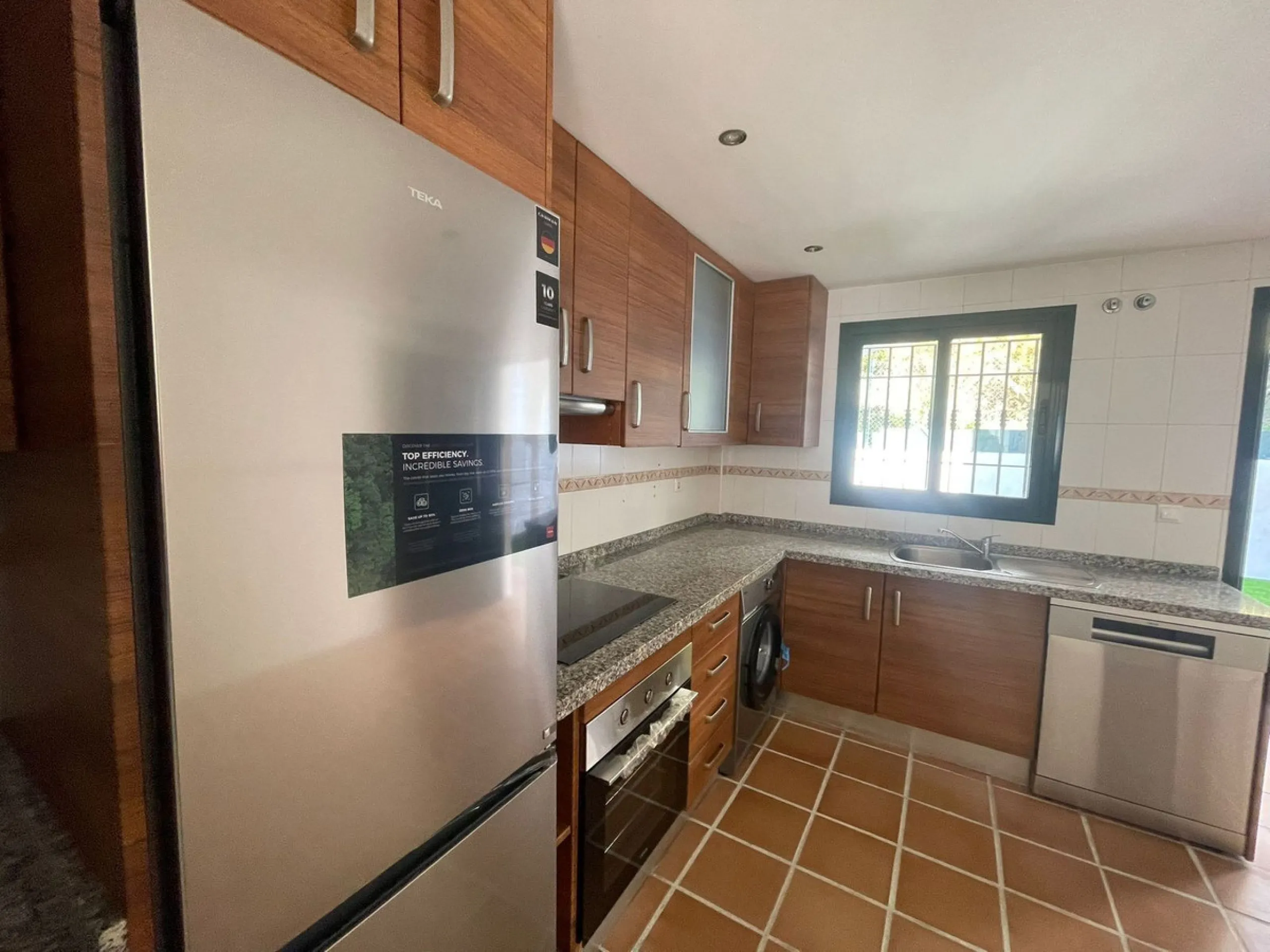 Townhouse with Garden, Terraces, Triple Garage and Communal Pool