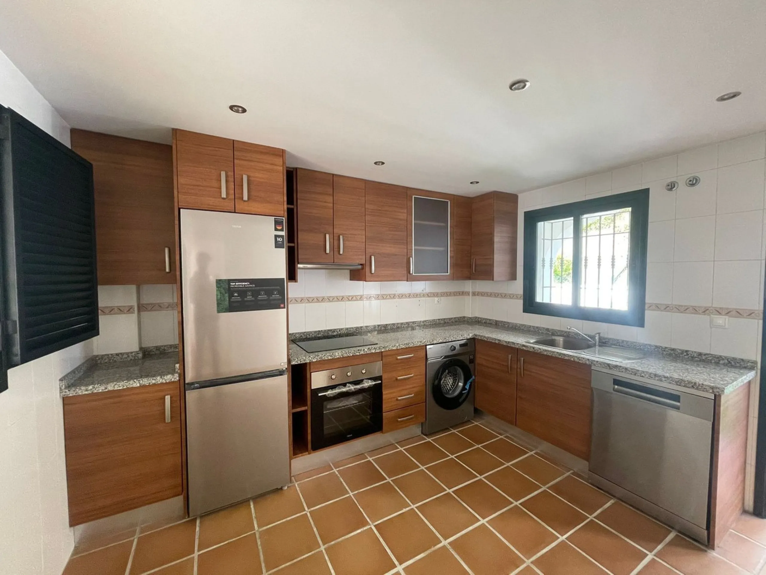 Townhouse with Garden, Terraces, Triple Garage and Communal Pool
