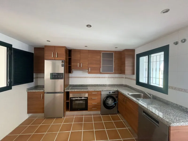 Townhouse with Garden, Terraces, Triple Garage and Communal Pool