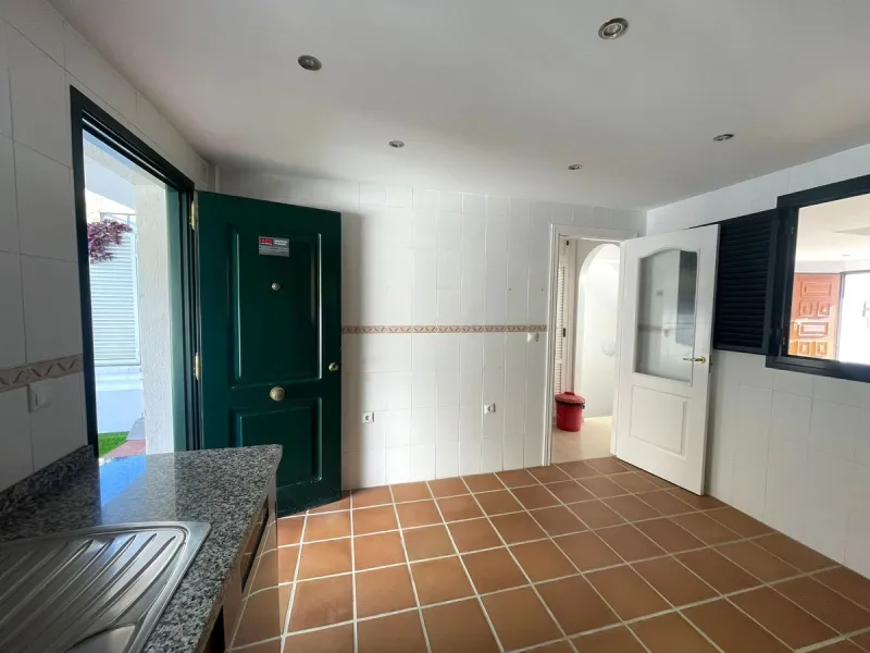 Townhouse with Garden, Terraces, Triple Garage and Communal Pool