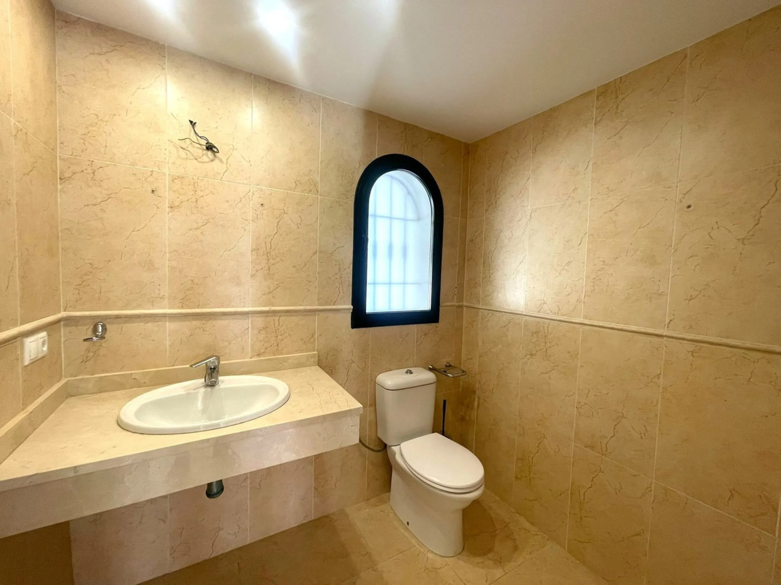 Townhouse with Garden, Terraces, Triple Garage and Communal Pool