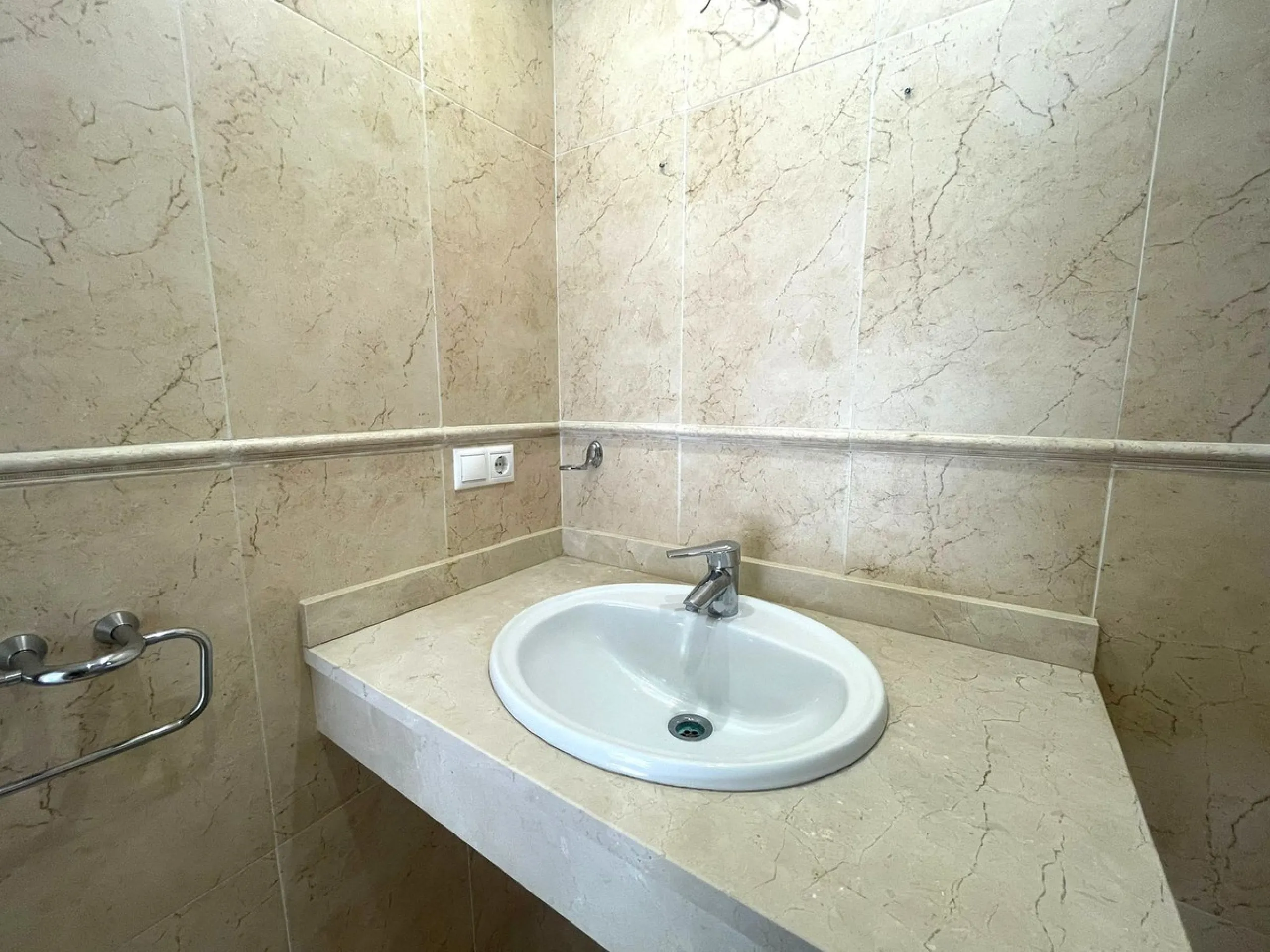 Townhouse with Garden, Terraces, Triple Garage and Communal Pool