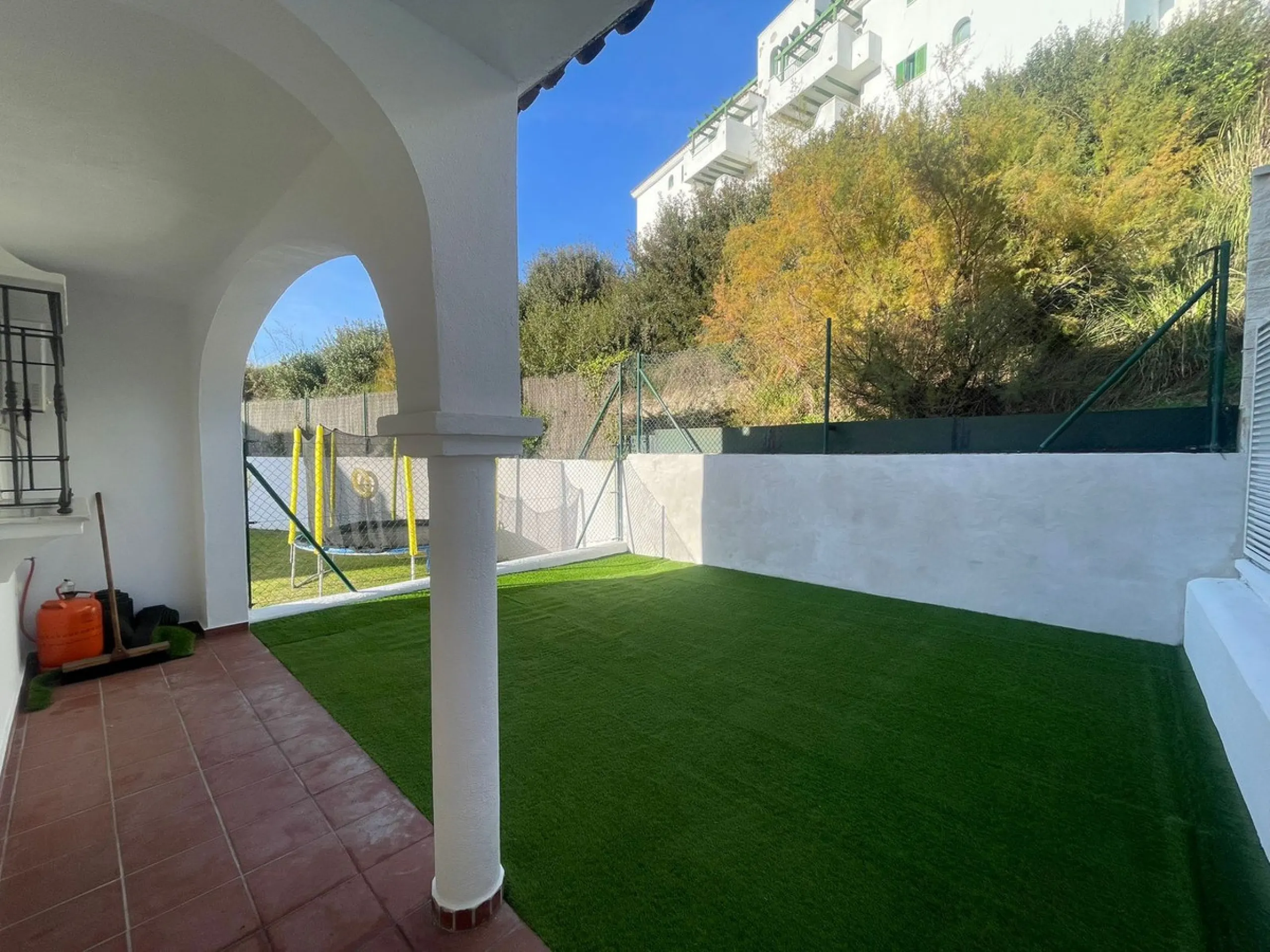 Townhouse with Garden, Terraces, Triple Garage and Communal Pool