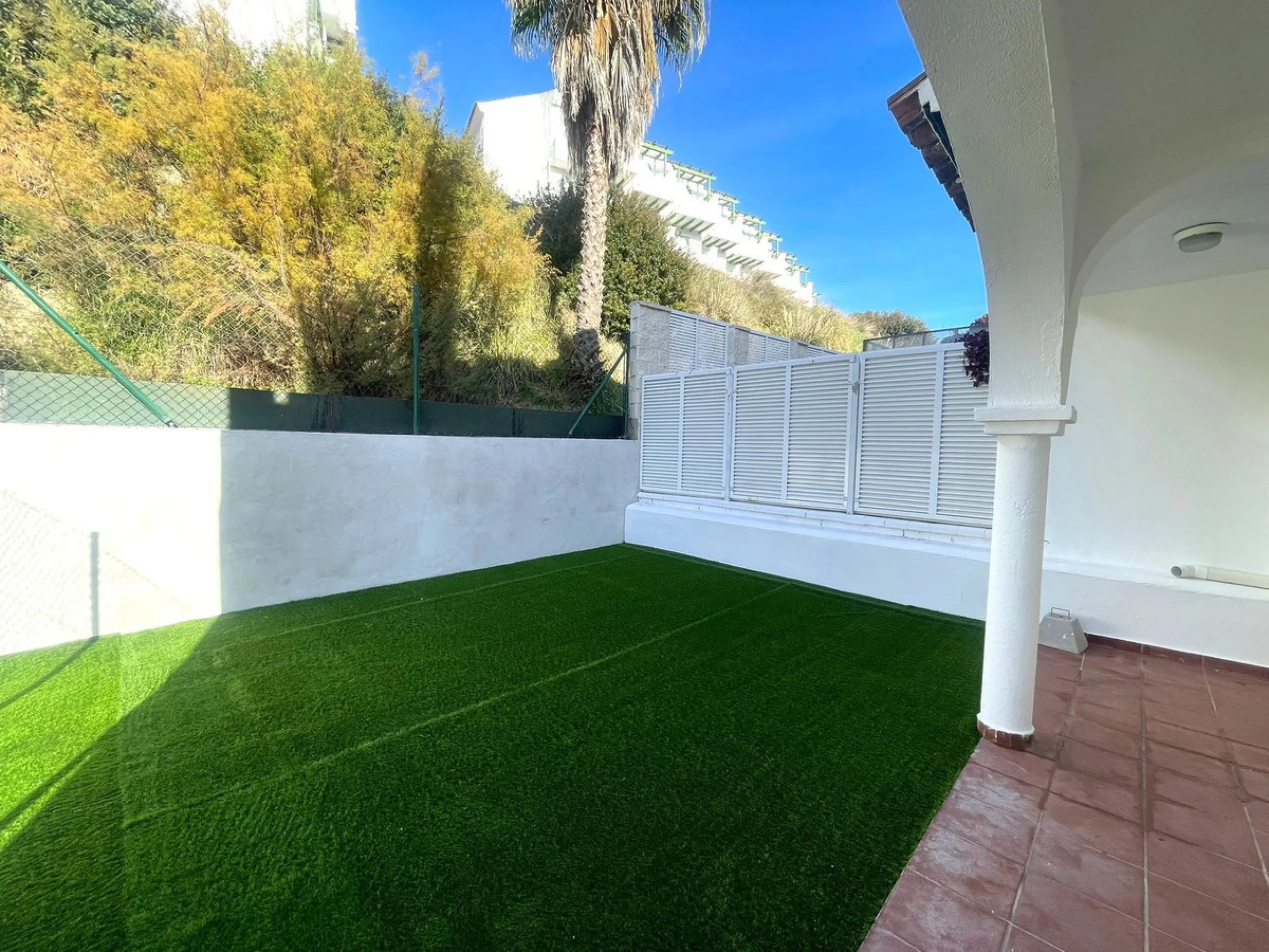 Townhouse with Garden, Terraces, Triple Garage and Communal Pool