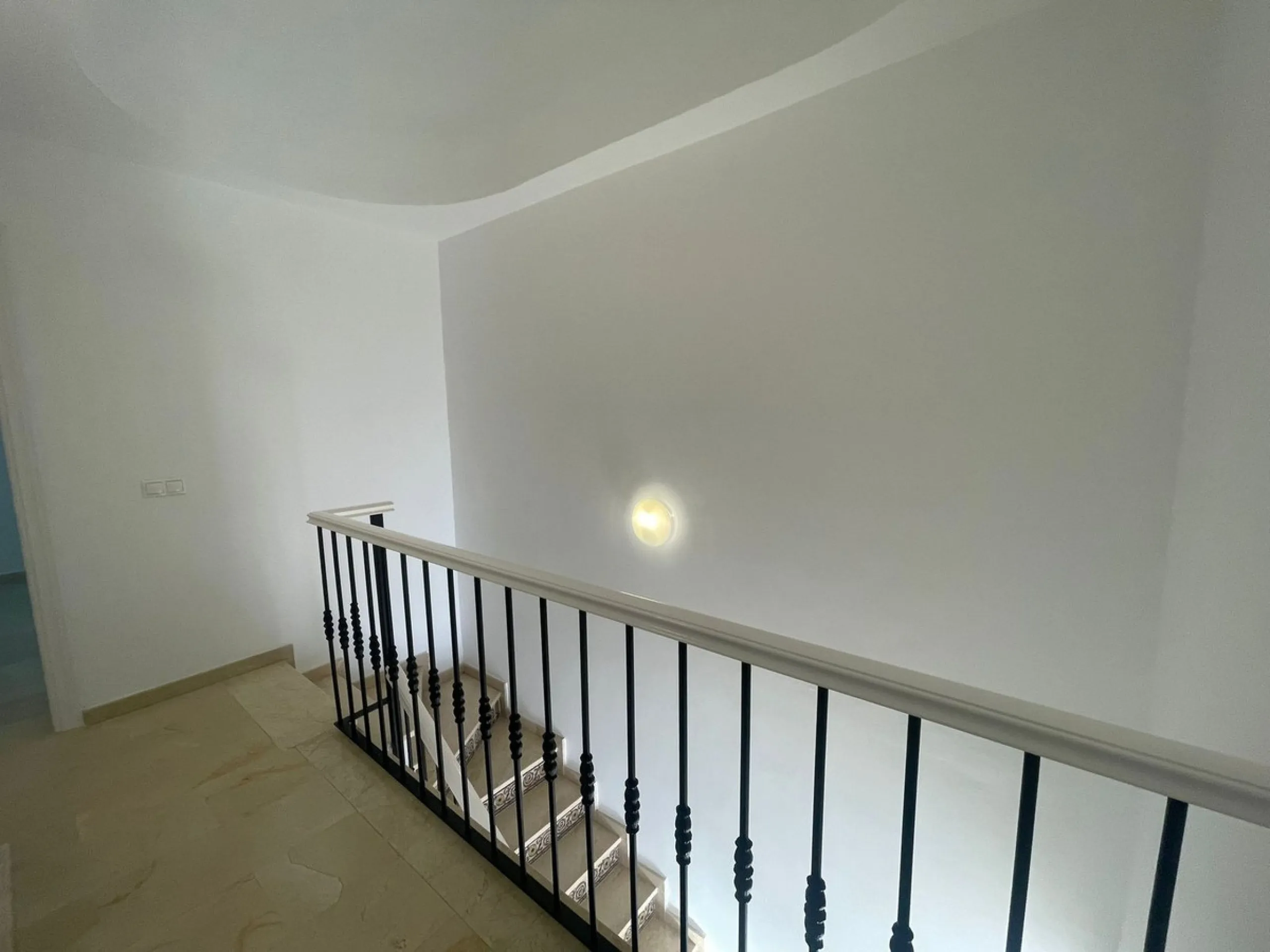 Townhouse with Garden, Terraces, Triple Garage and Communal Pool