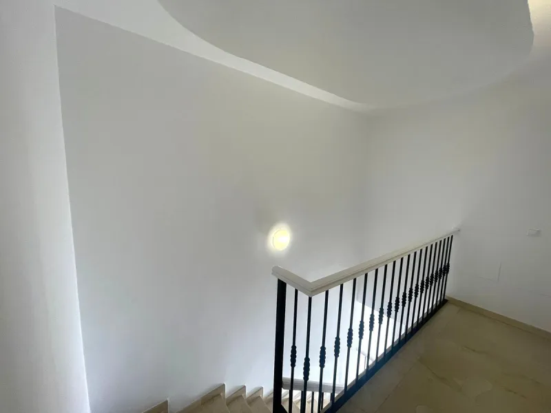 Townhouse with Garden, Terraces, Triple Garage and Communal Pool