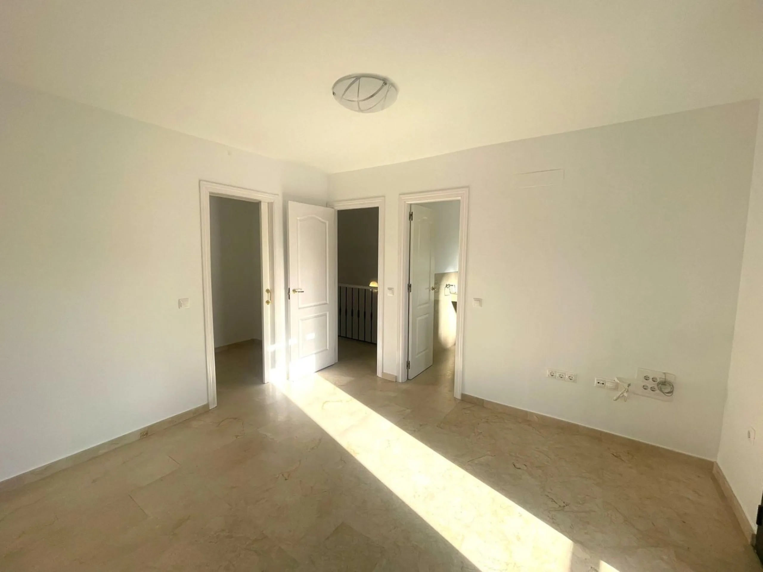 Townhouse with Garden, Terraces, Triple Garage and Communal Pool