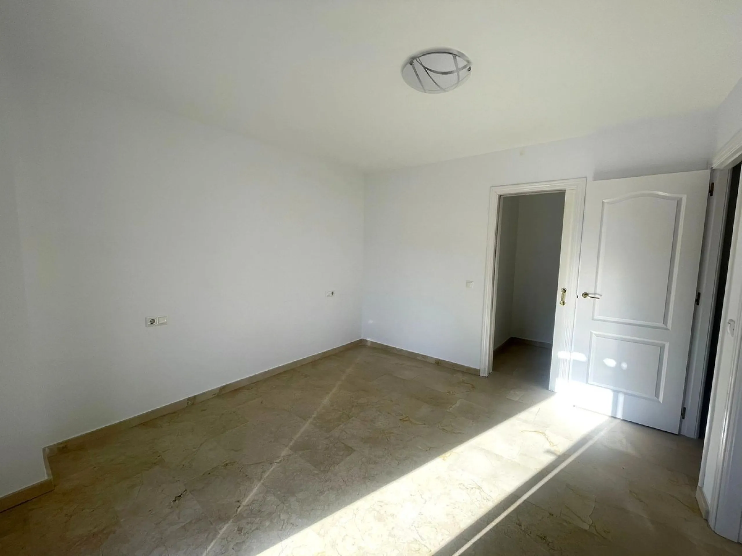 Townhouse with Garden, Terraces, Triple Garage and Communal Pool