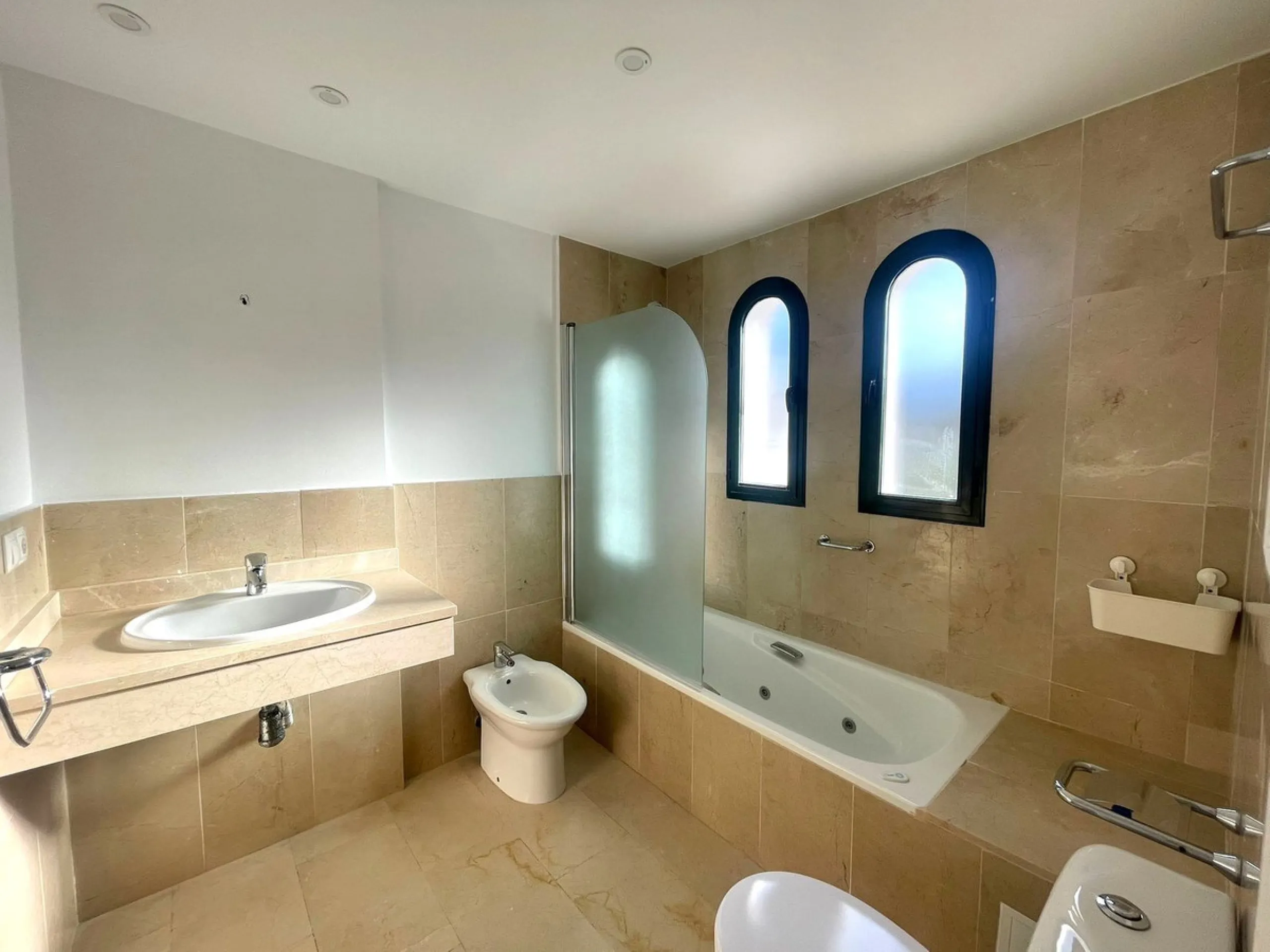Townhouse with Garden, Terraces, Triple Garage and Communal Pool