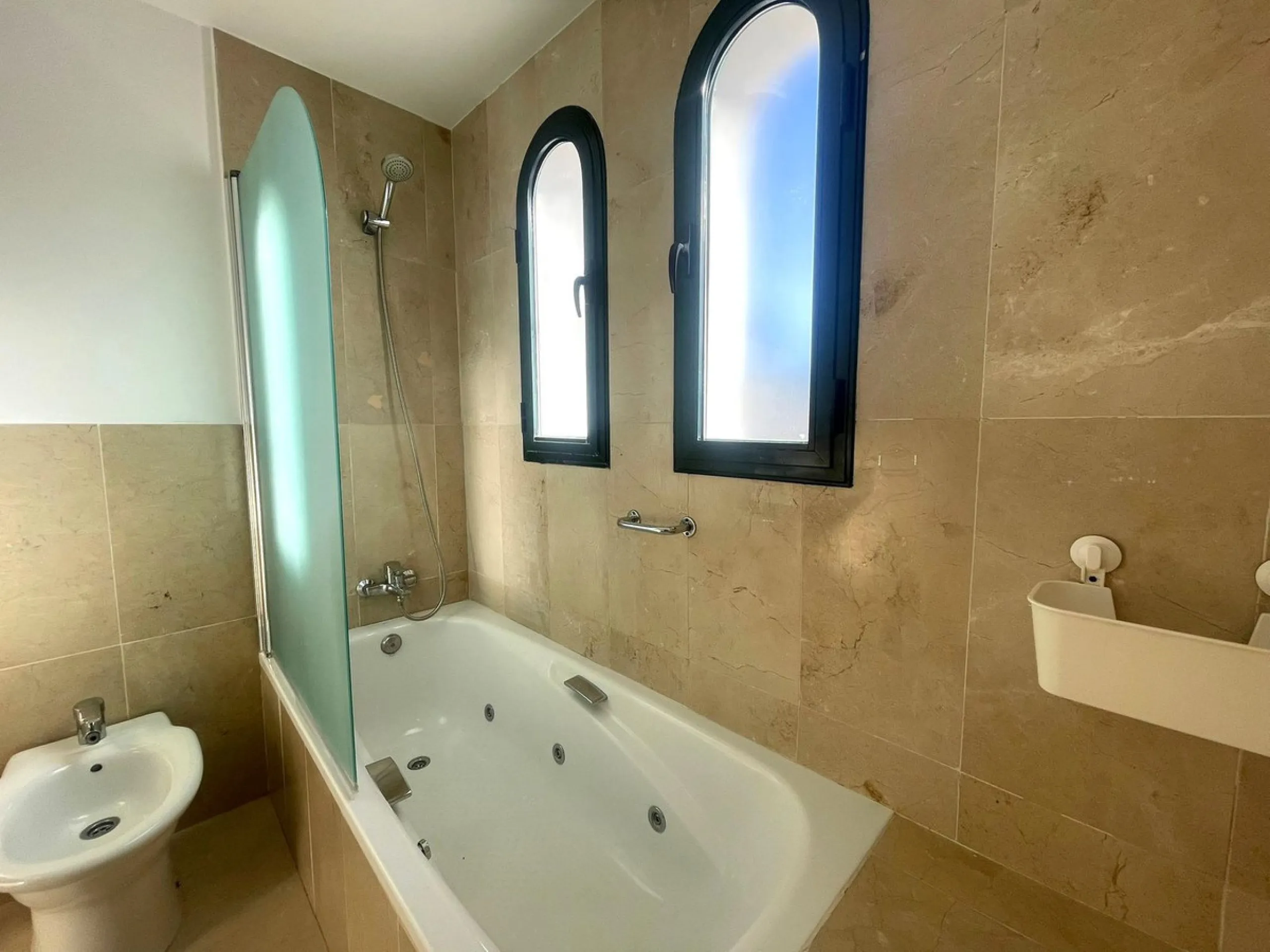 Townhouse with Garden, Terraces, Triple Garage and Communal Pool