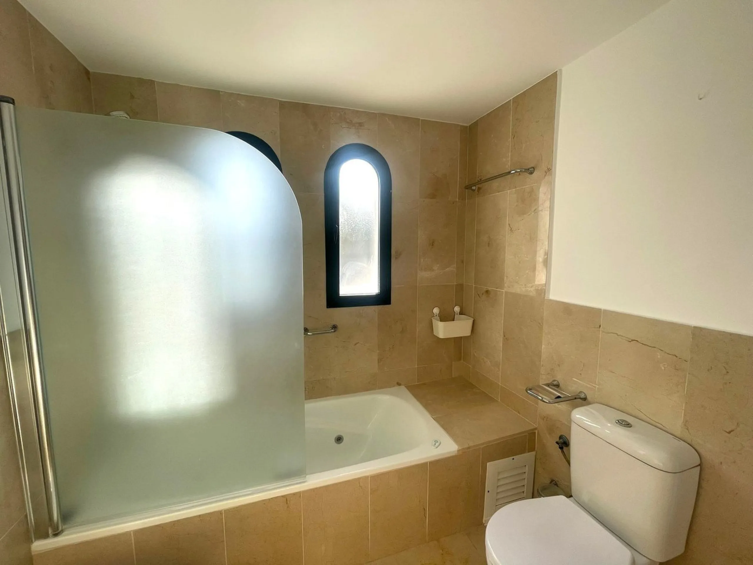 Townhouse with Garden, Terraces, Triple Garage and Communal Pool