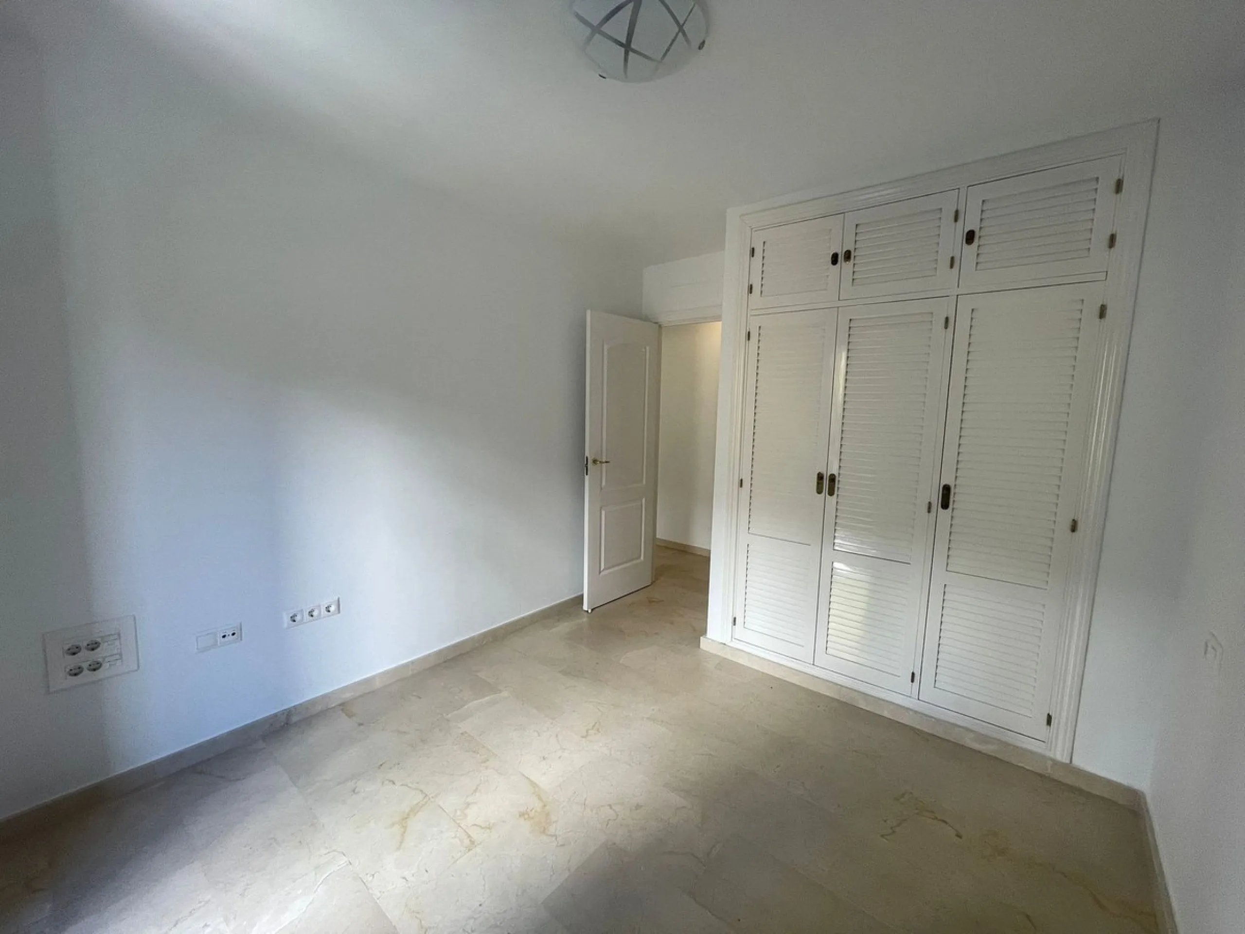 Townhouse with Garden, Terraces, Triple Garage and Communal Pool