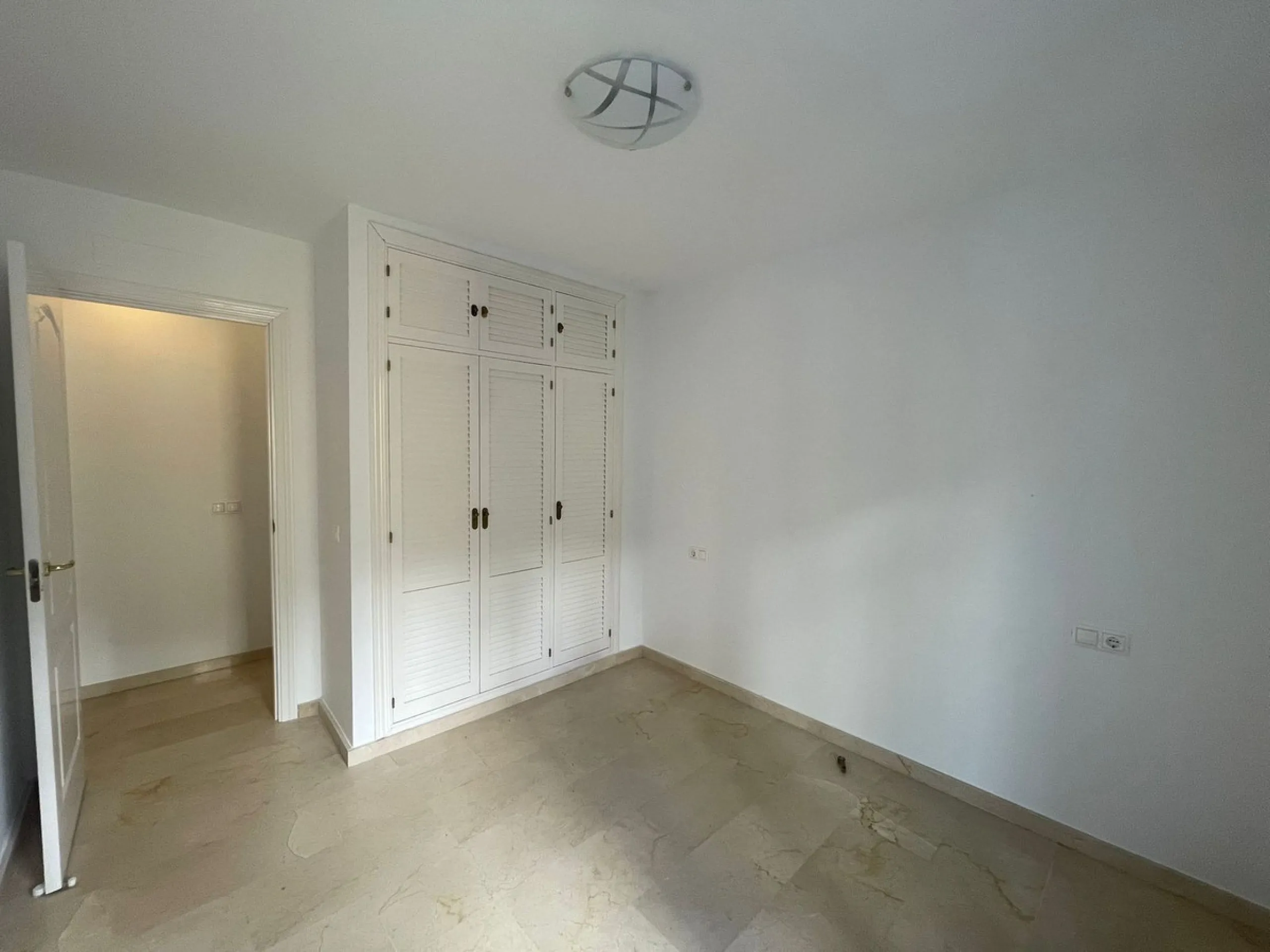 Townhouse with Garden, Terraces, Triple Garage and Communal Pool