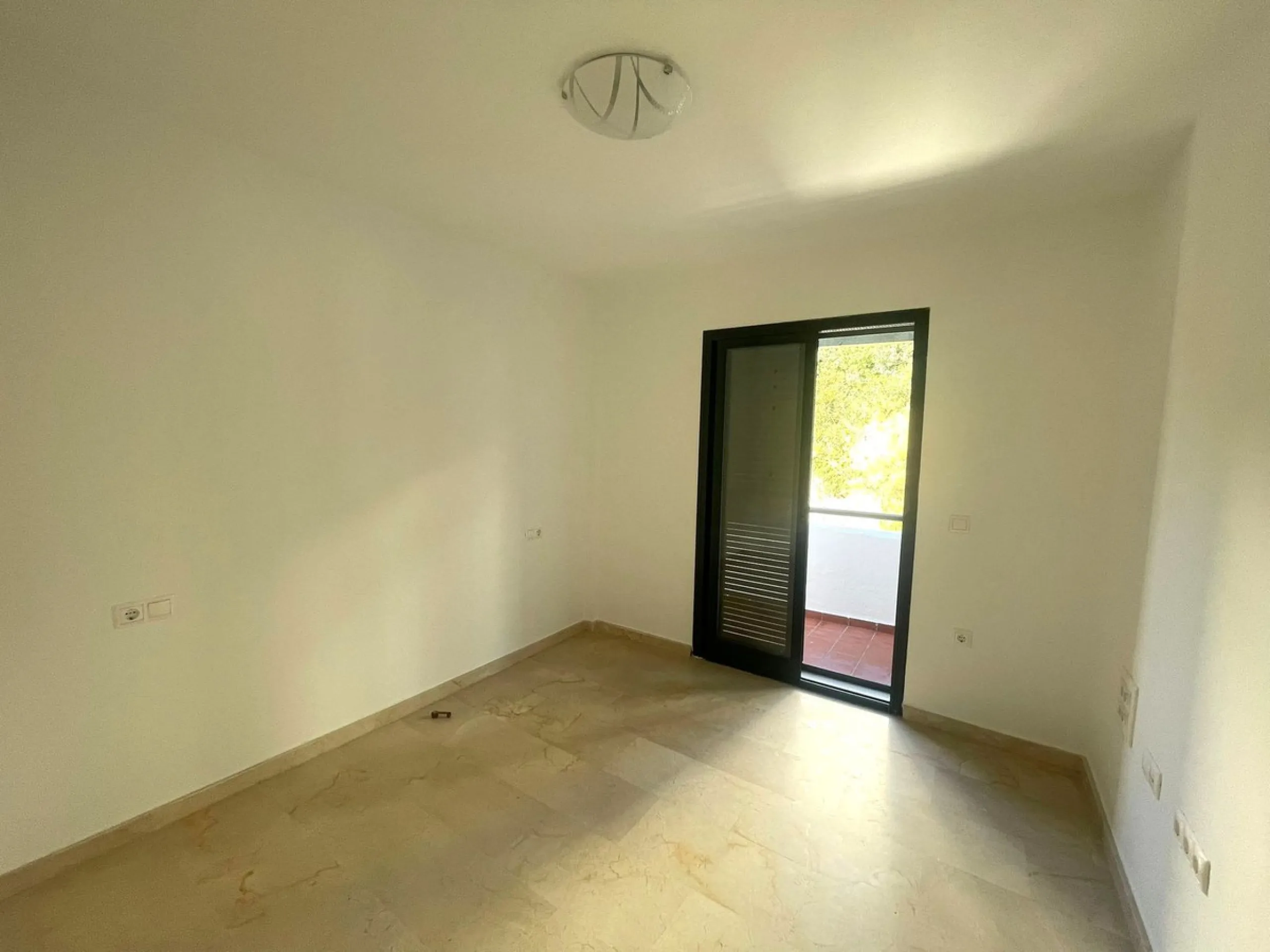 Townhouse with Garden, Terraces, Triple Garage and Communal Pool