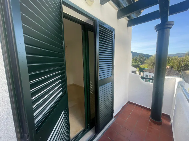 Townhouse with Garden, Terraces, Triple Garage and Communal Pool