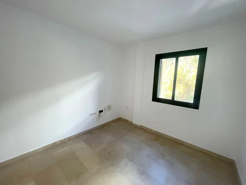 Townhouse with Garden, Terraces, Triple Garage and Communal Pool