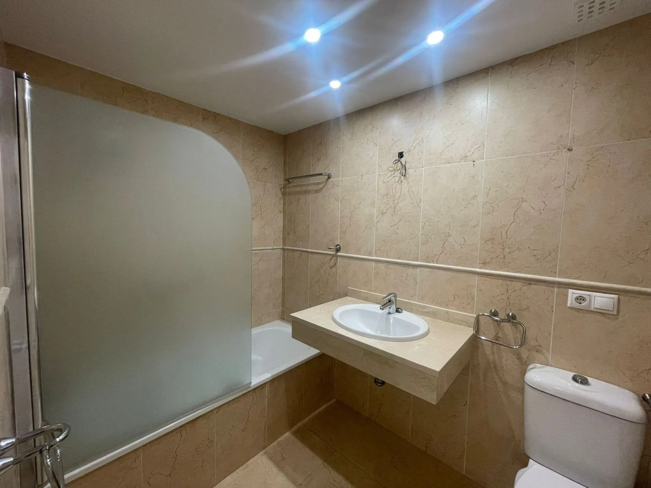 Townhouse with Garden, Terraces, Triple Garage and Communal Pool