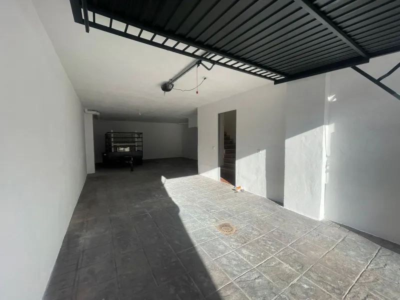 Townhouse with Garden, Terraces, Triple Garage and Communal Pool