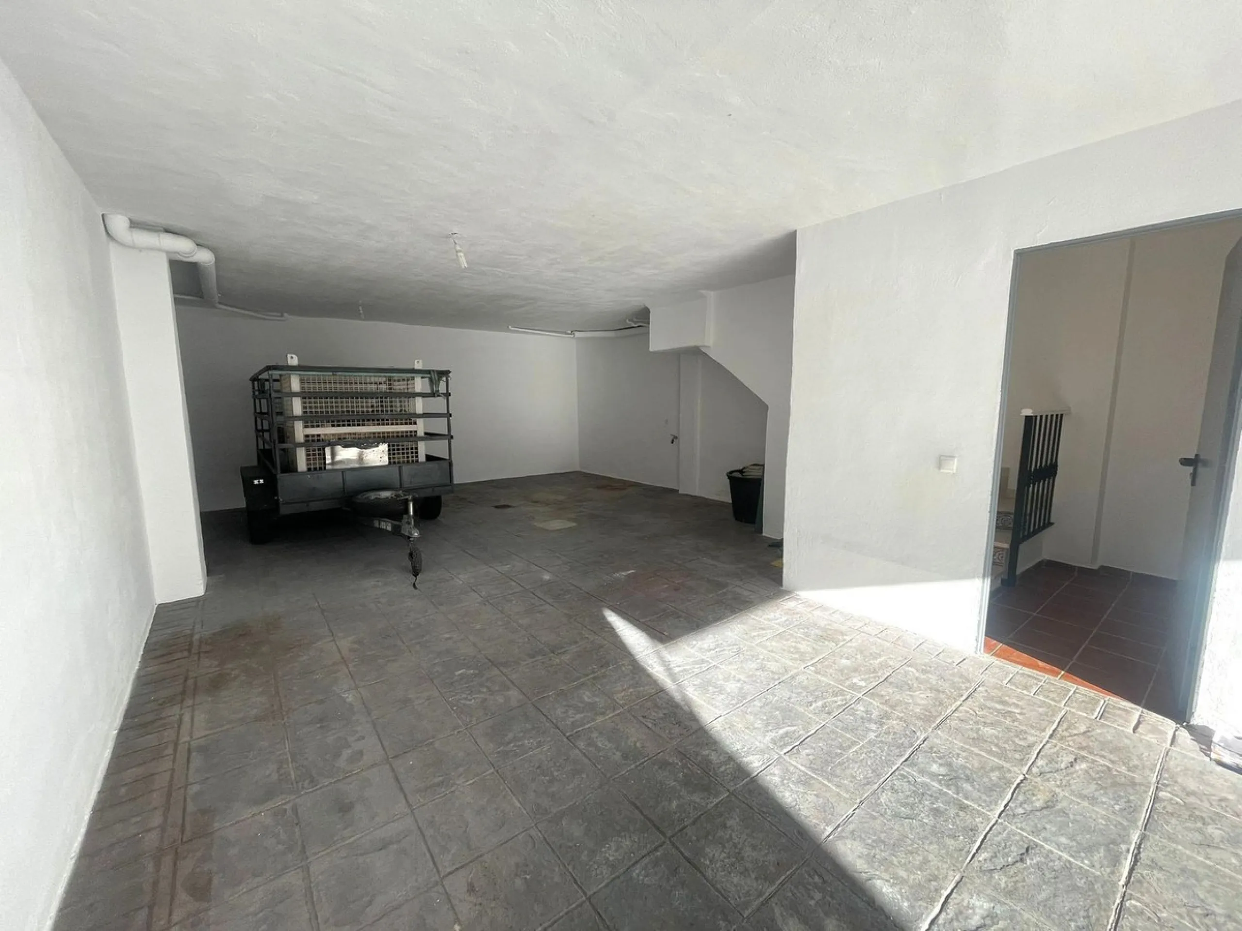 Townhouse with Garden, Terraces, Triple Garage and Communal Pool