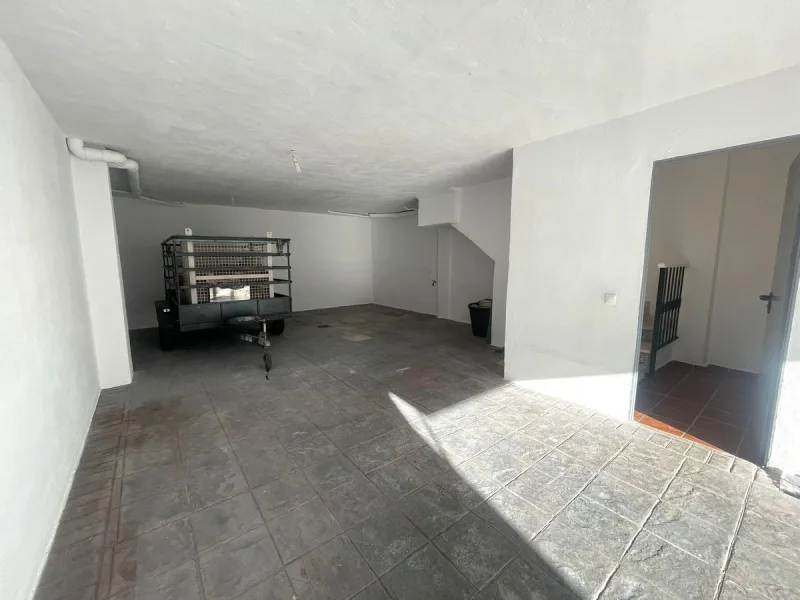 Townhouse with Garden, Terraces, Triple Garage and Communal Pool