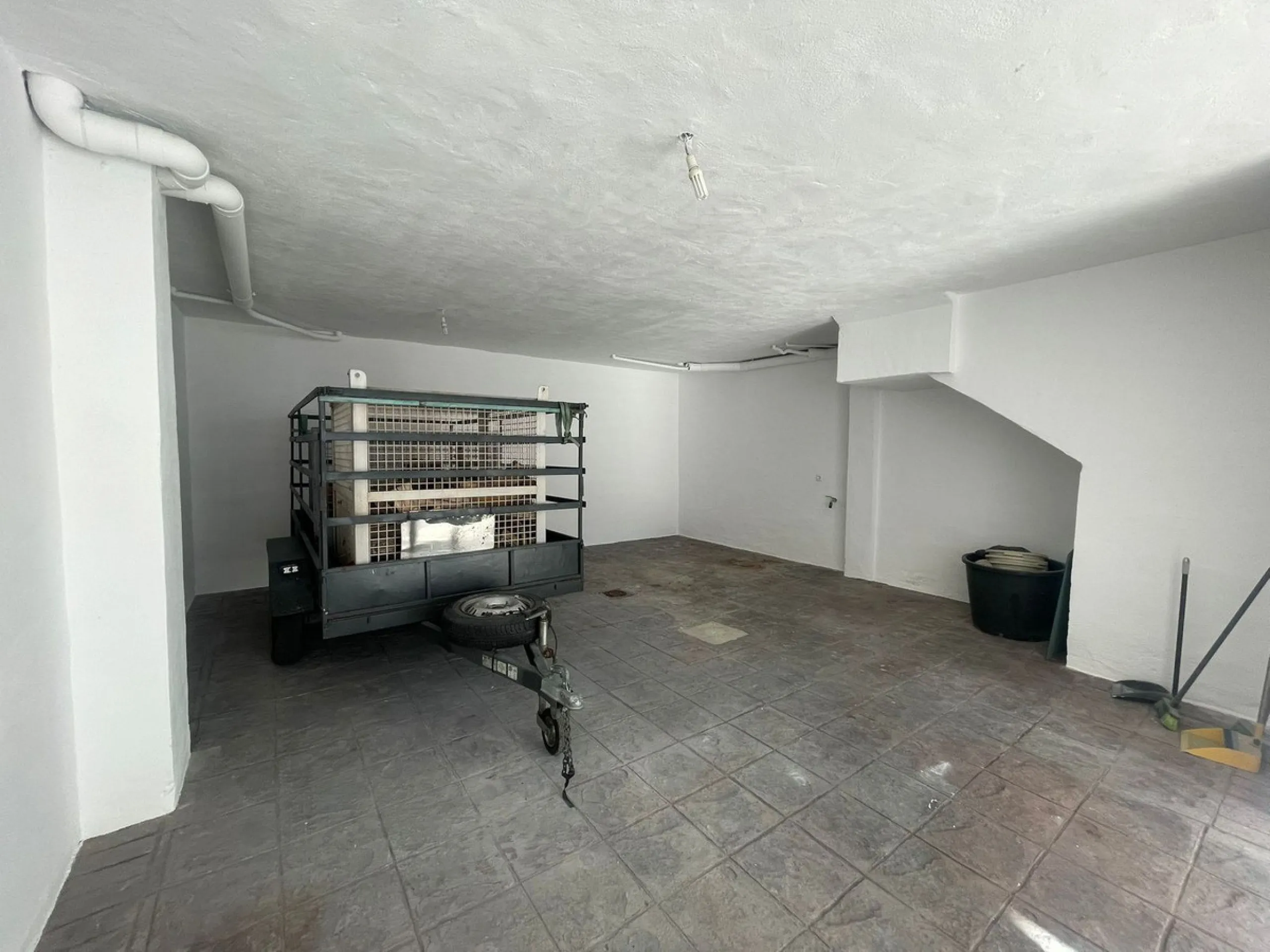 Townhouse with Garden, Terraces, Triple Garage and Communal Pool