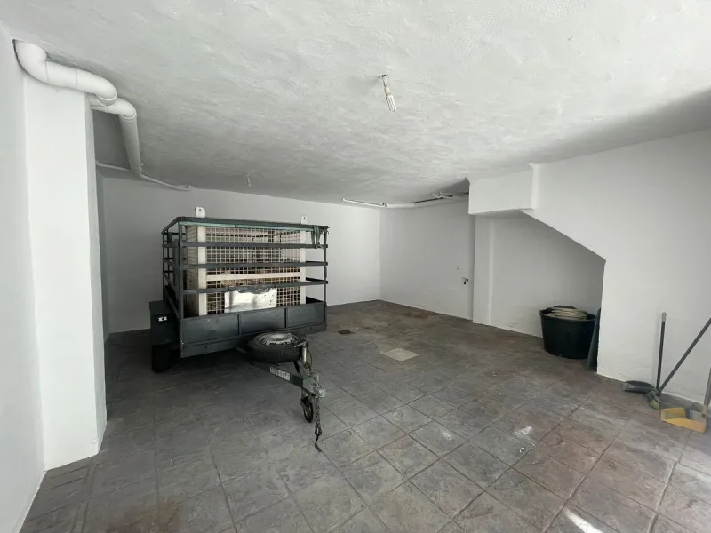 Townhouse with Garden, Terraces, Triple Garage and Communal Pool