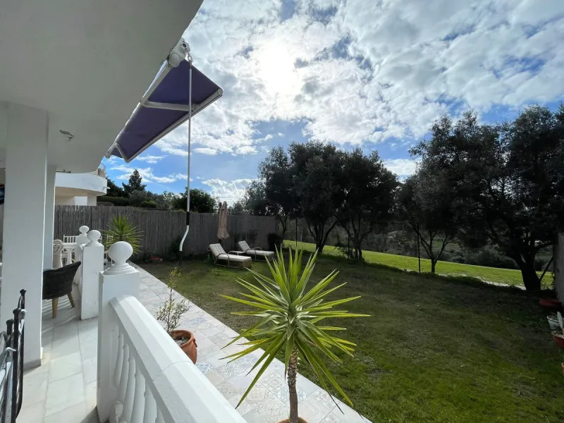 Designer Ground Floor Apartment with Private Garden – Estepona