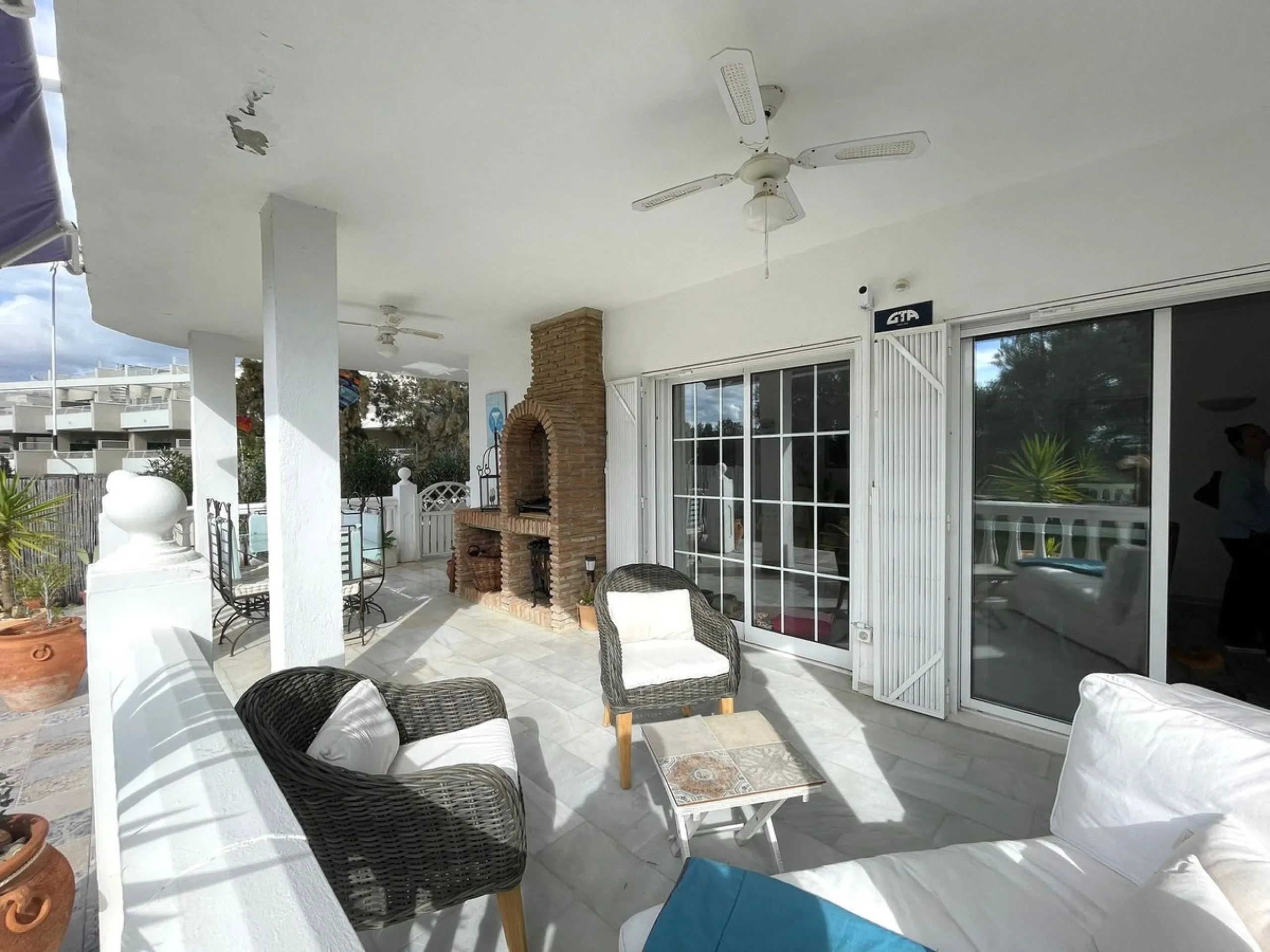 Designer Ground Floor Apartment with Private Garden – Estepona