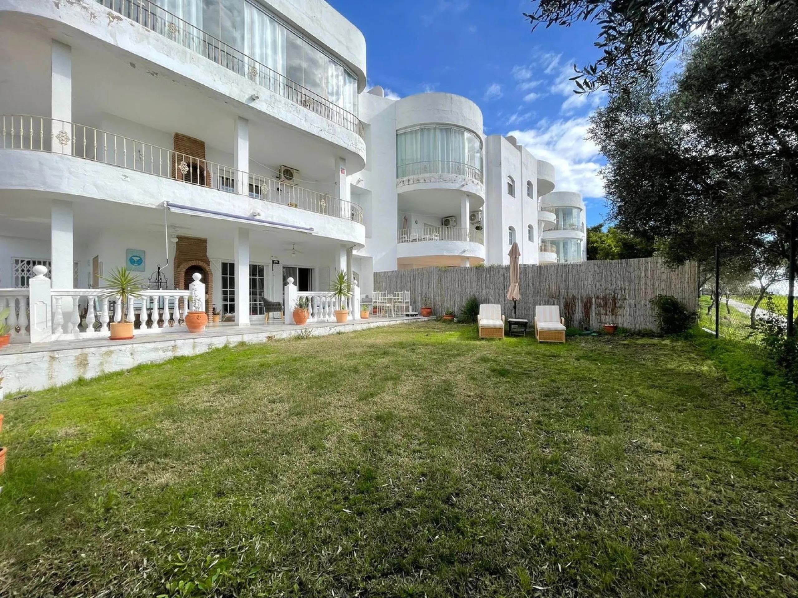 Designer Ground Floor Apartment with Private Garden – Estepona