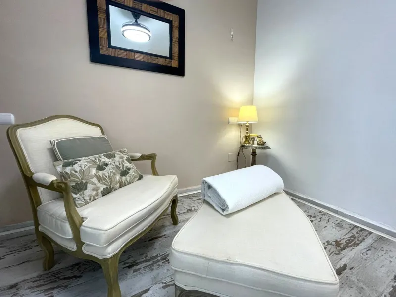 Designer Ground Floor Apartment with Private Garden – Estepona