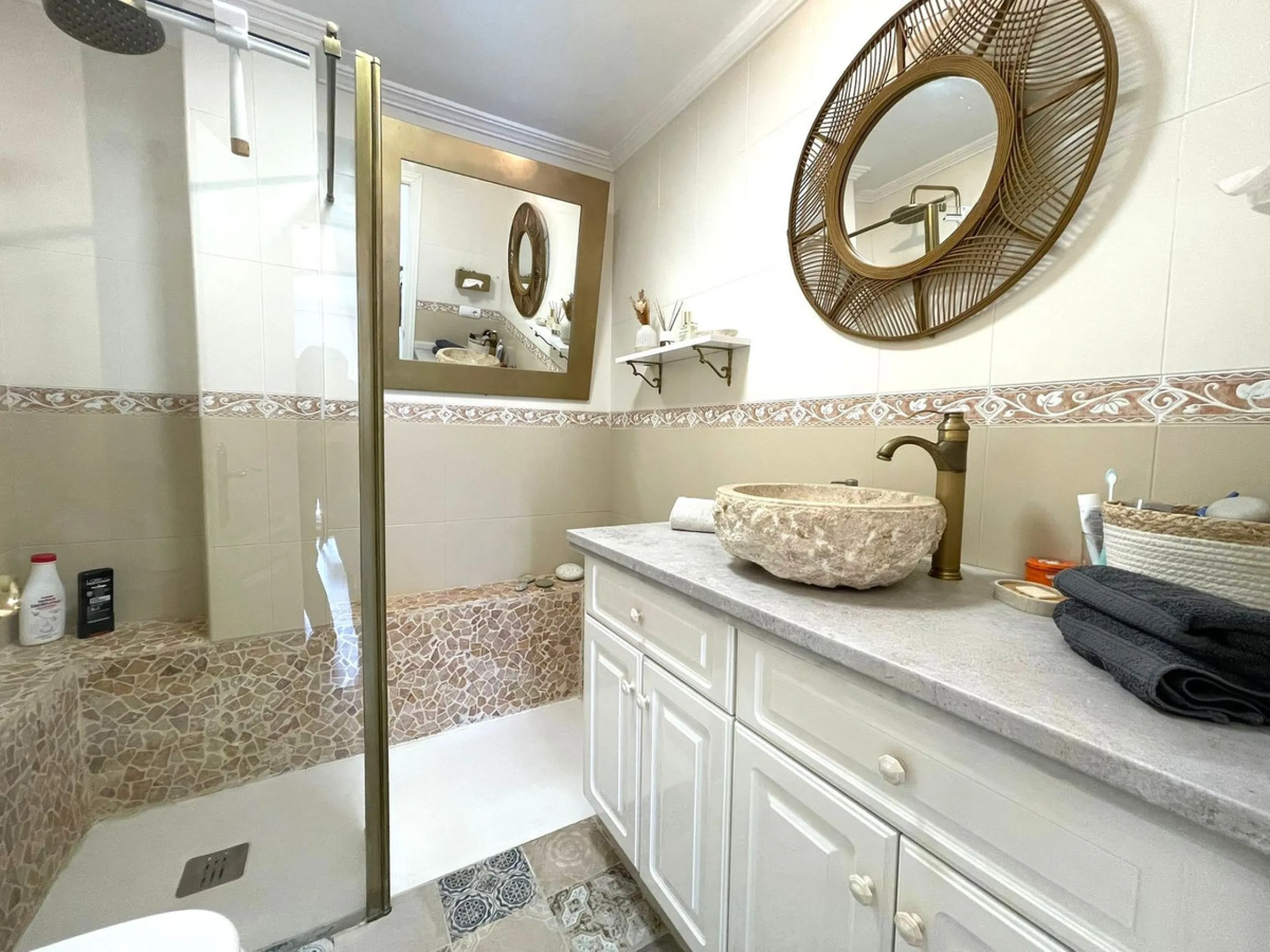 Designer Ground Floor Apartment with Private Garden – Estepona