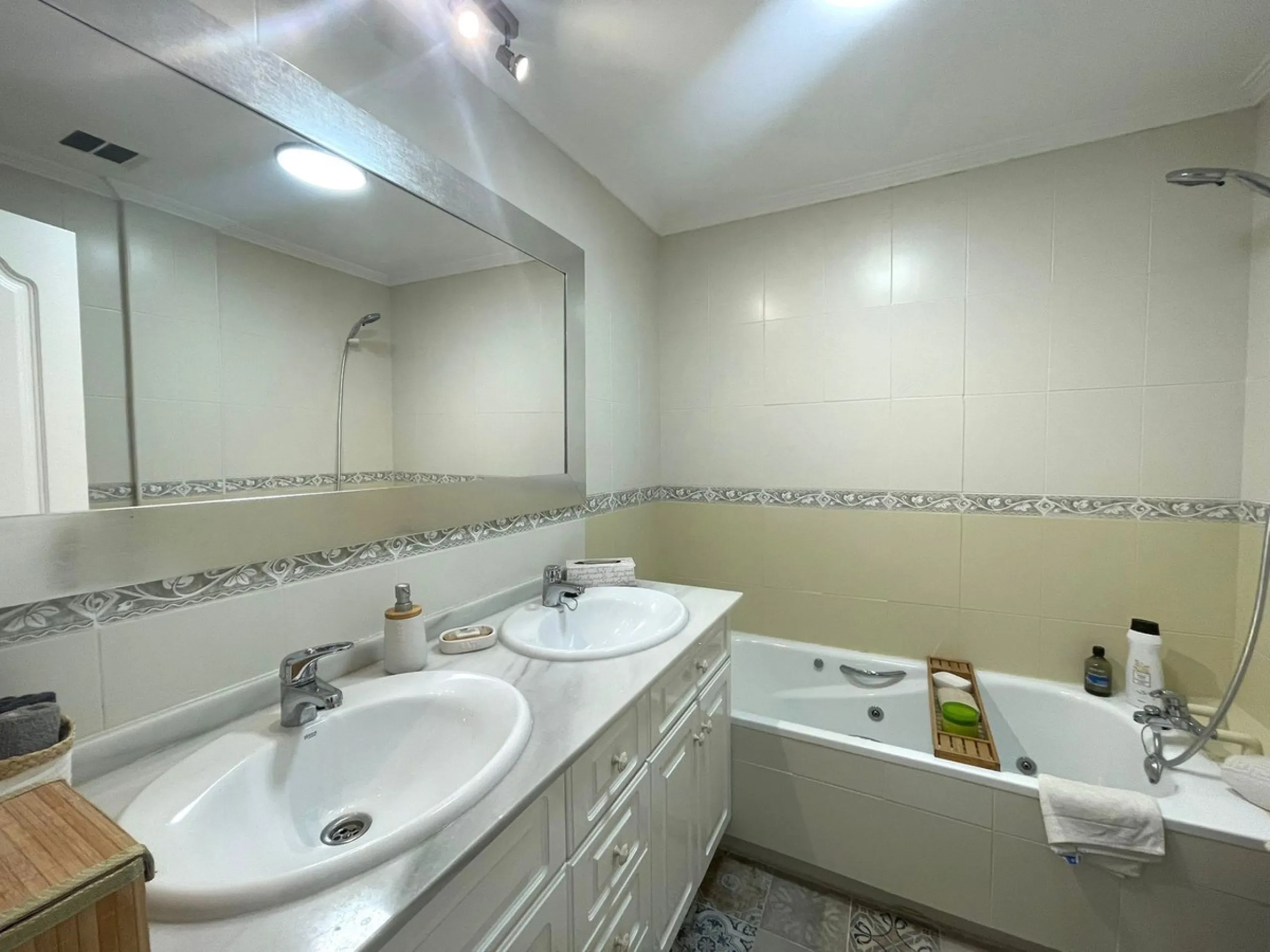 Designer Ground Floor Apartment with Private Garden – Estepona