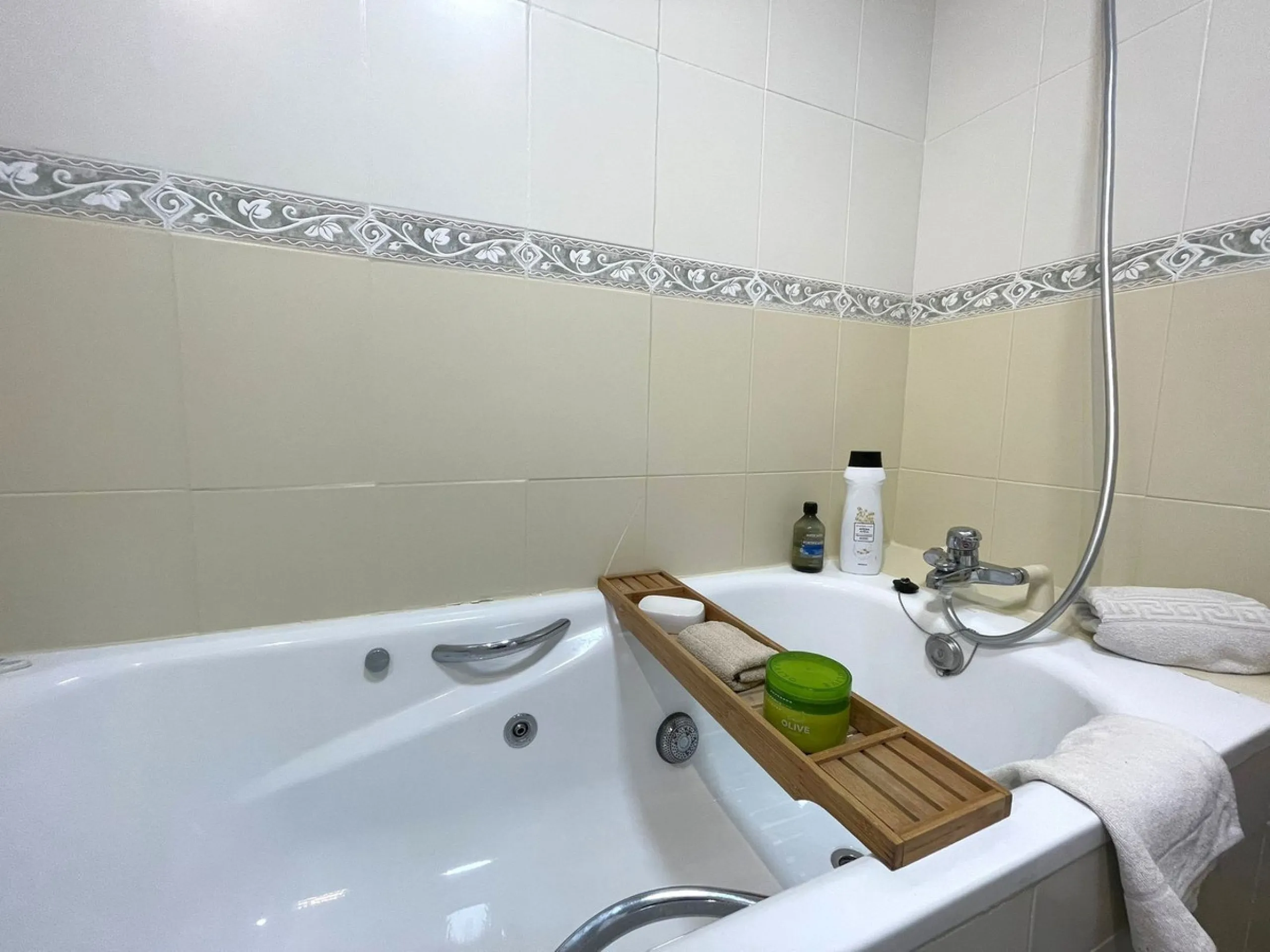 Designer Ground Floor Apartment with Private Garden – Estepona