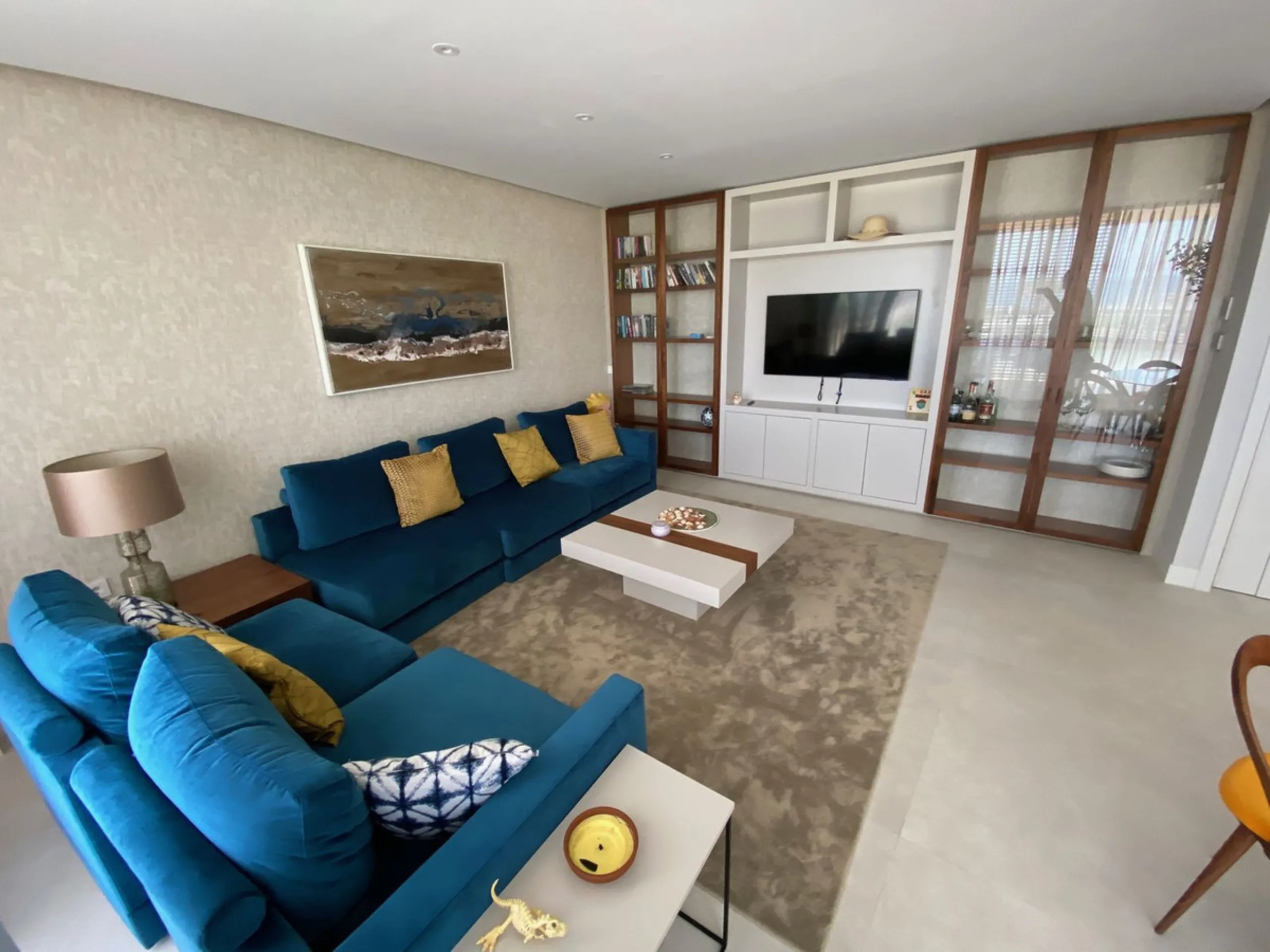 The Edge offer full equipment and amenities with very high-end finishes, leafy gardens all around the complex with sundecks and swimming pools that blend with the blue sea, penthouses with solarium and private pool, Health & Social club with co-working sp