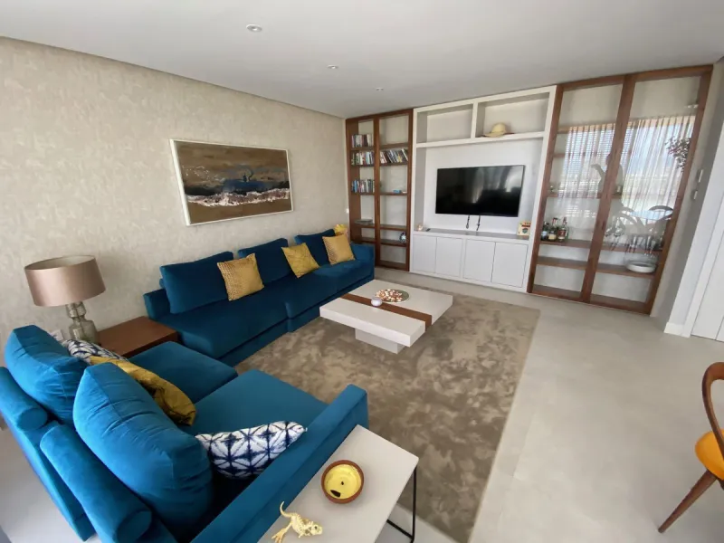 The Edge offer full equipment and amenities with very high-end finishes, leafy gardens all around the complex with sundecks and swimming pools that blend with the blue sea, penthouses with solarium and private pool, Health & Social club with co-working sp