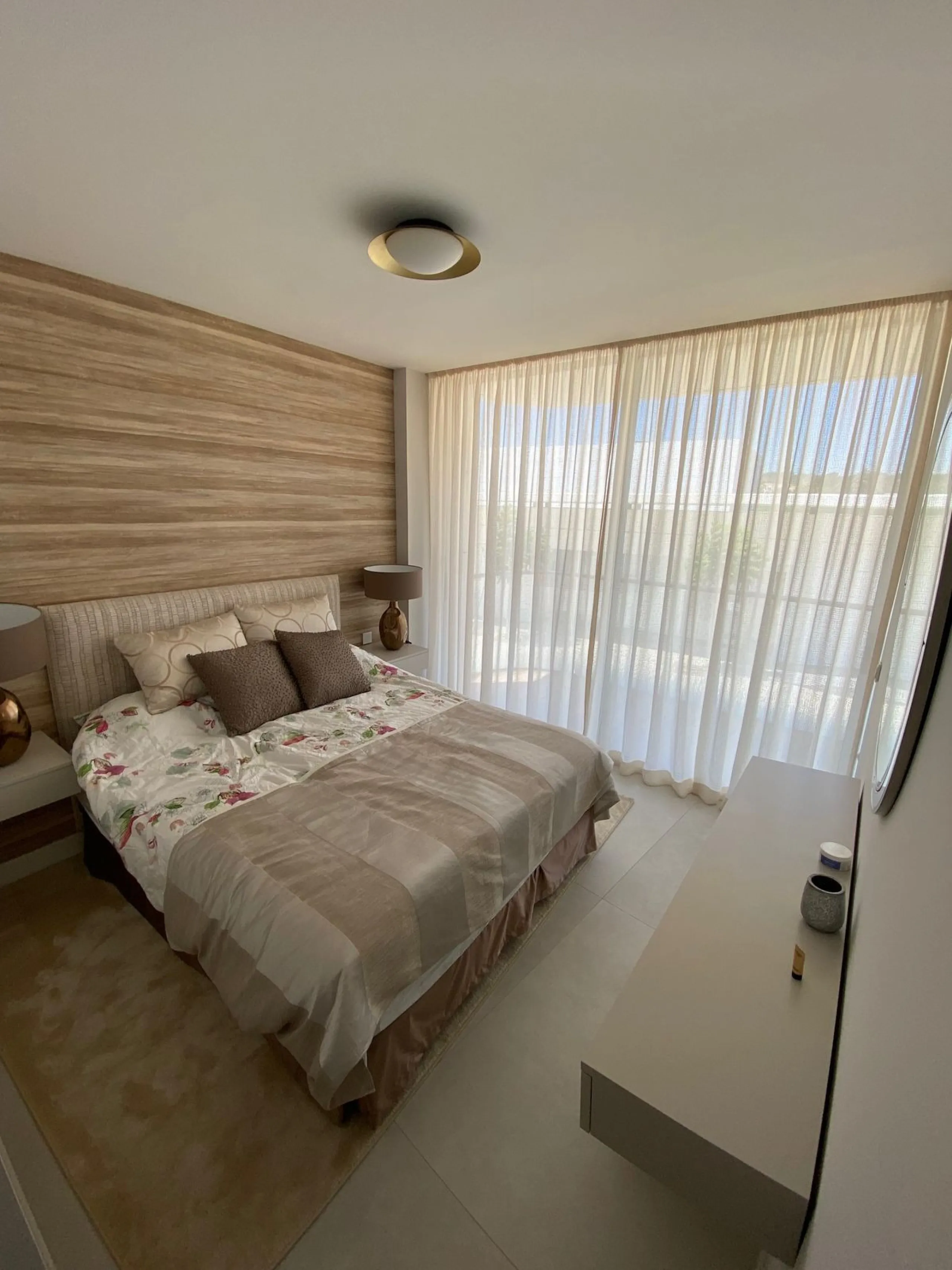 The Edge offer full equipment and amenities with very high-end finishes, leafy gardens all around the complex with sundecks and swimming pools that blend with the blue sea, penthouses with solarium and private pool, Health & Social club with co-working sp